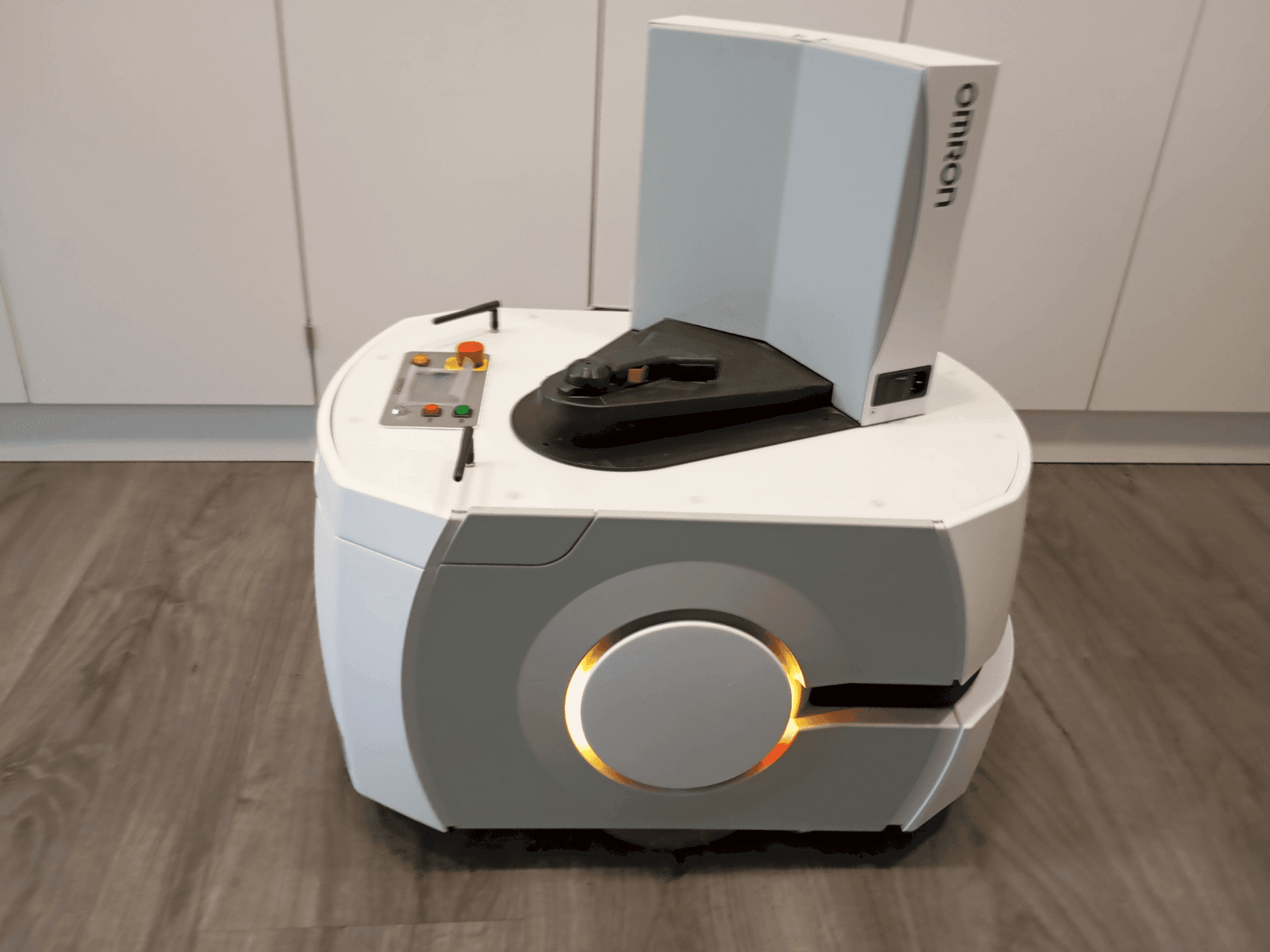 OMRON LD90 Mašinos vaizdas iš priekio