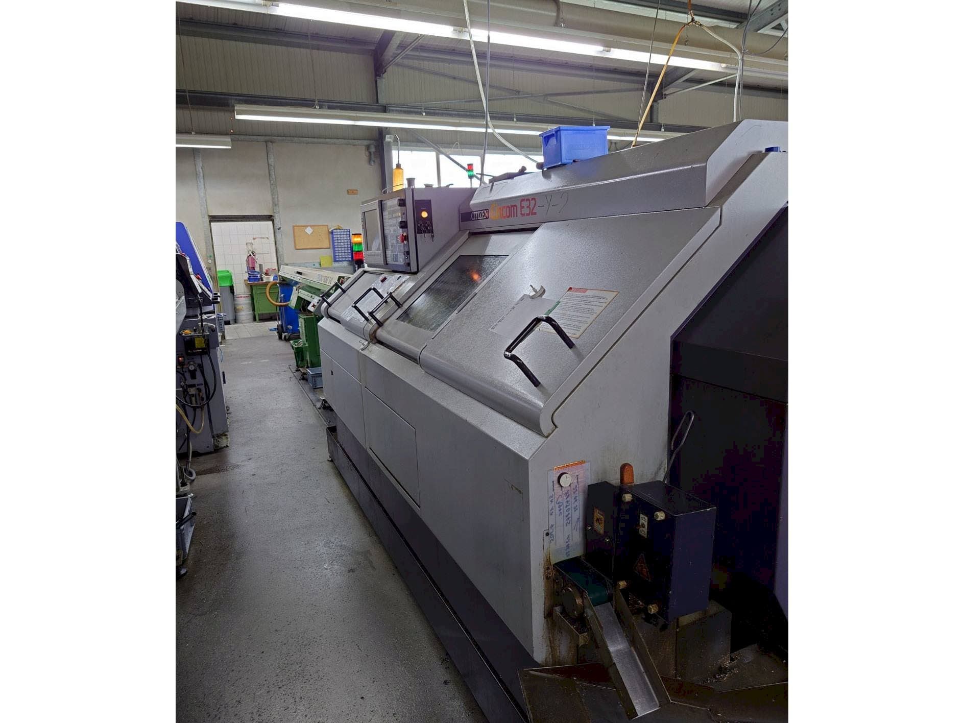 Citizen E32-Y-2 Mašinos vaizdas iš dešinės pusės