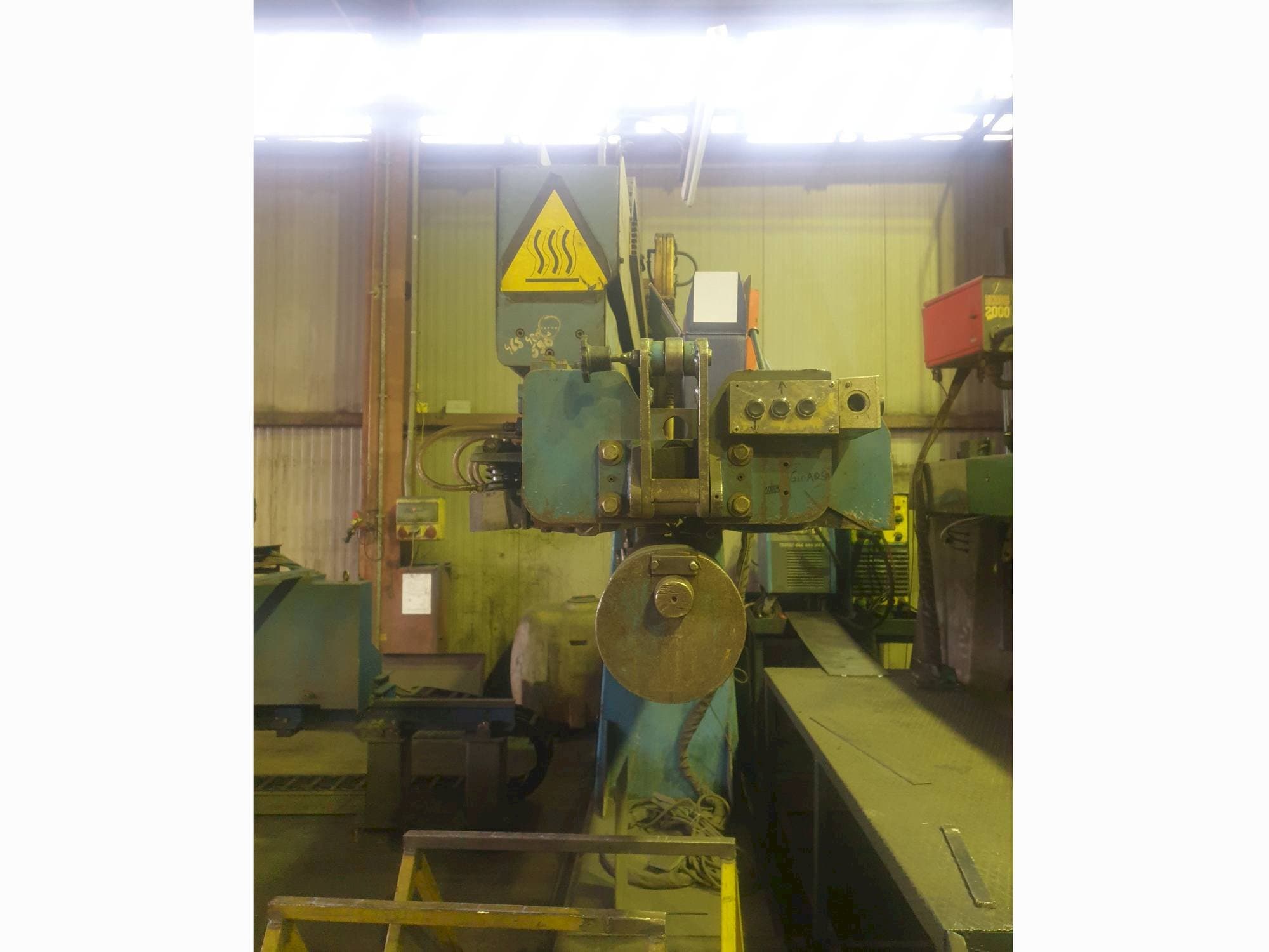 CLOOS CAL 120/30 Mašinos vaizdas iš priekio