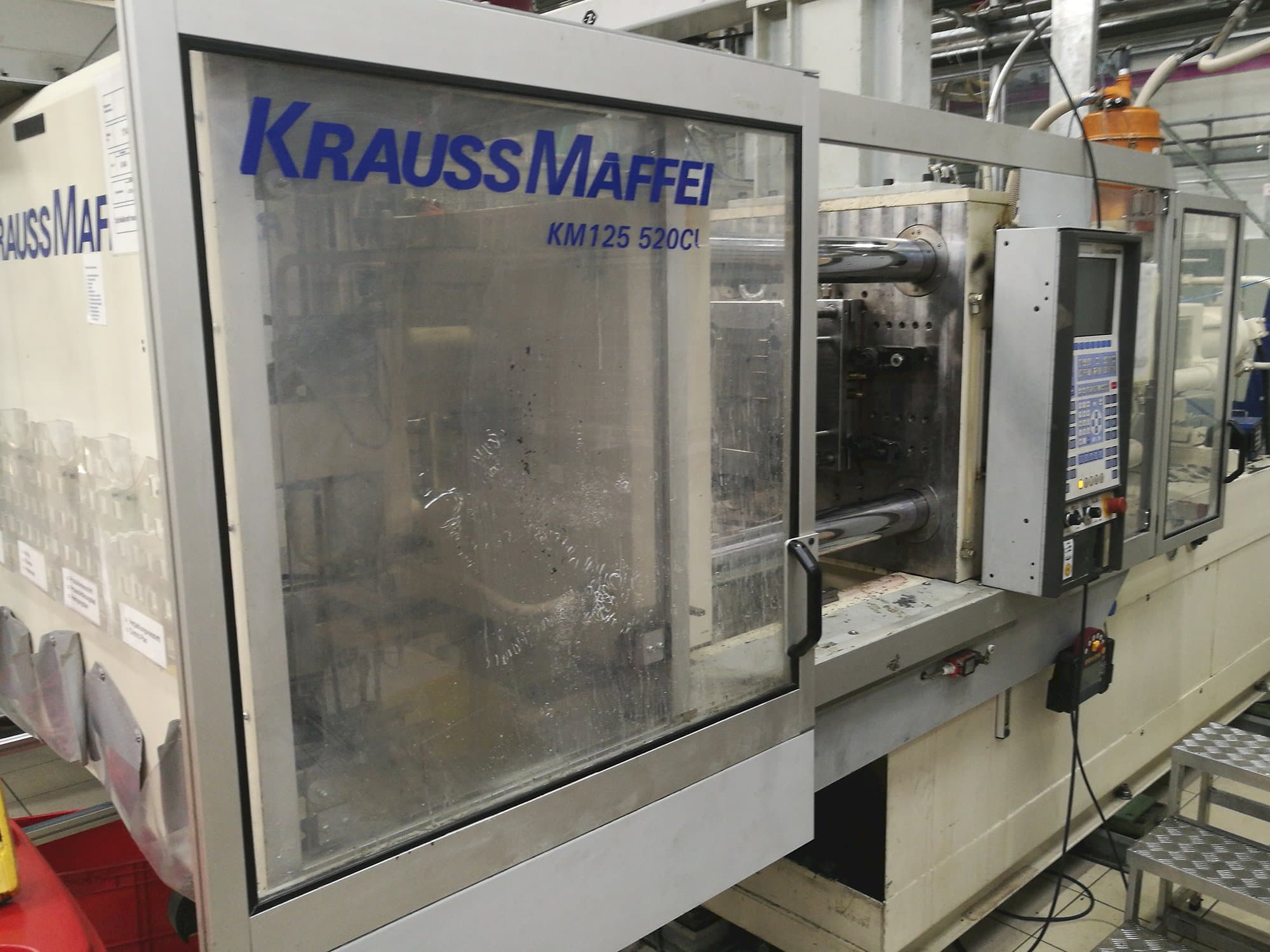 Krauss Maffei Mašinos vaizdasKM 125-520 C1 iš priekio
