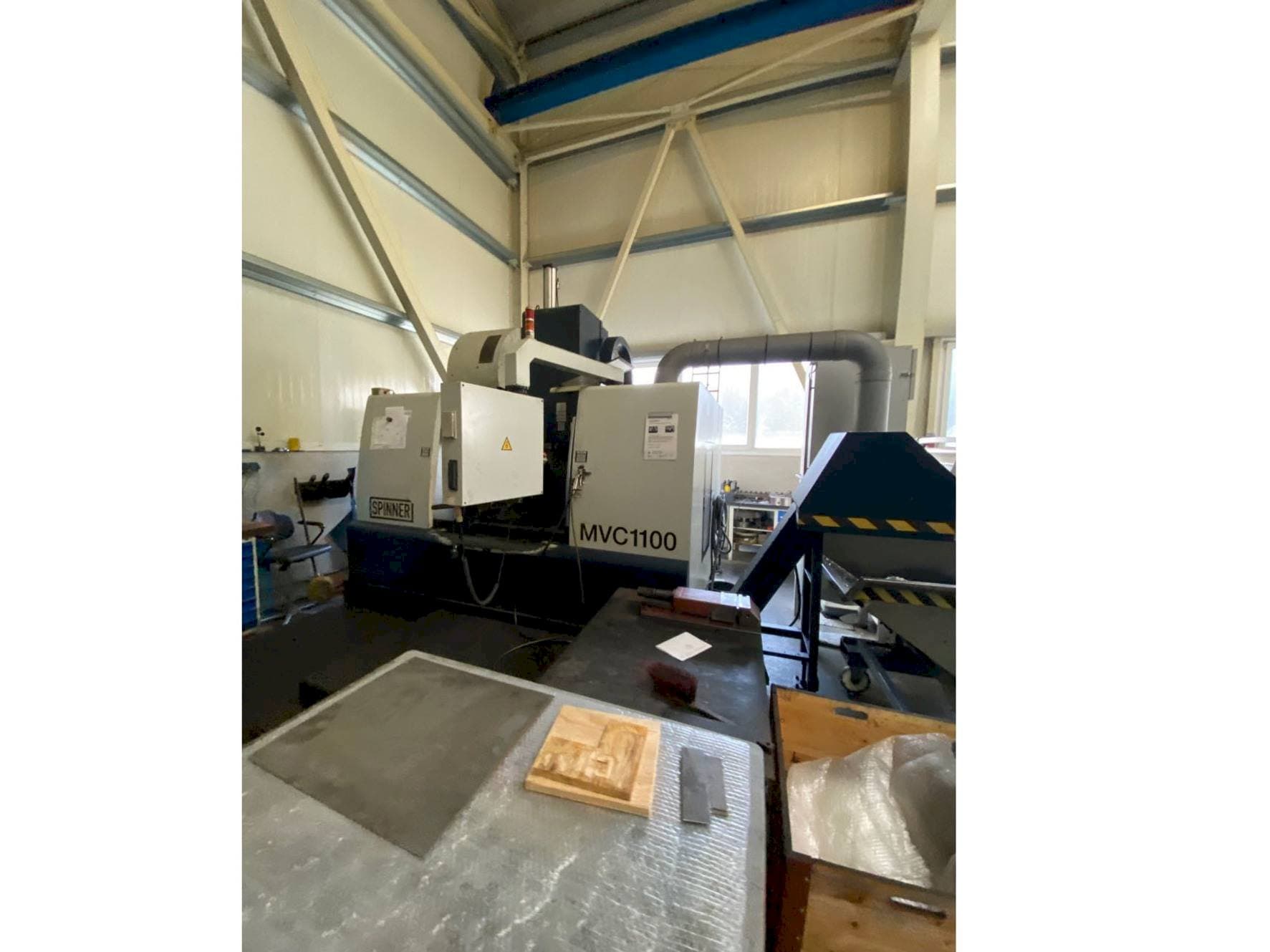 SPINNER MVC 1100 B Mašinos vaizdas iš priekio