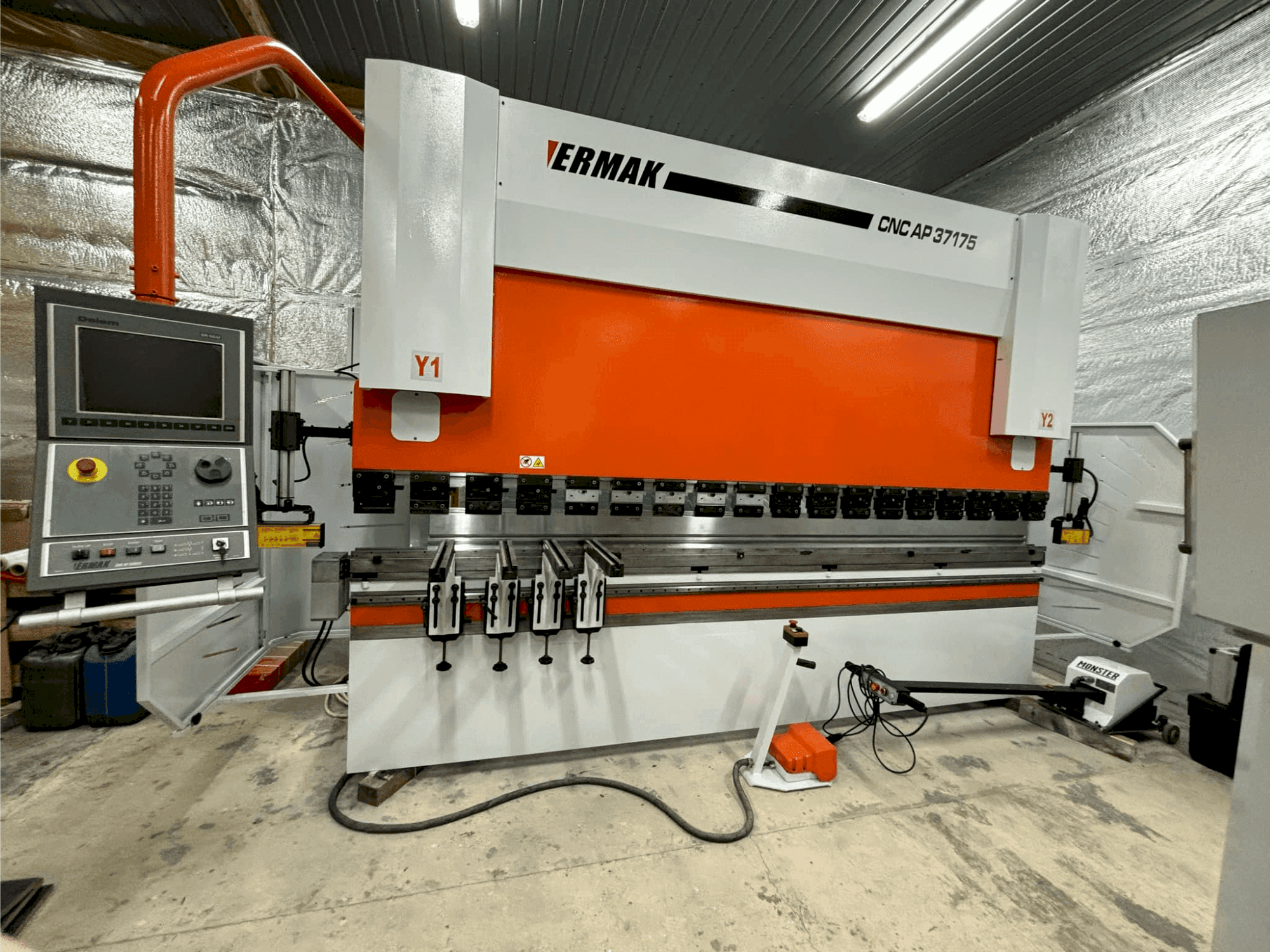 ERMAKSAN CNC AP 3760X175 Mašinos vaizdas iš priekio