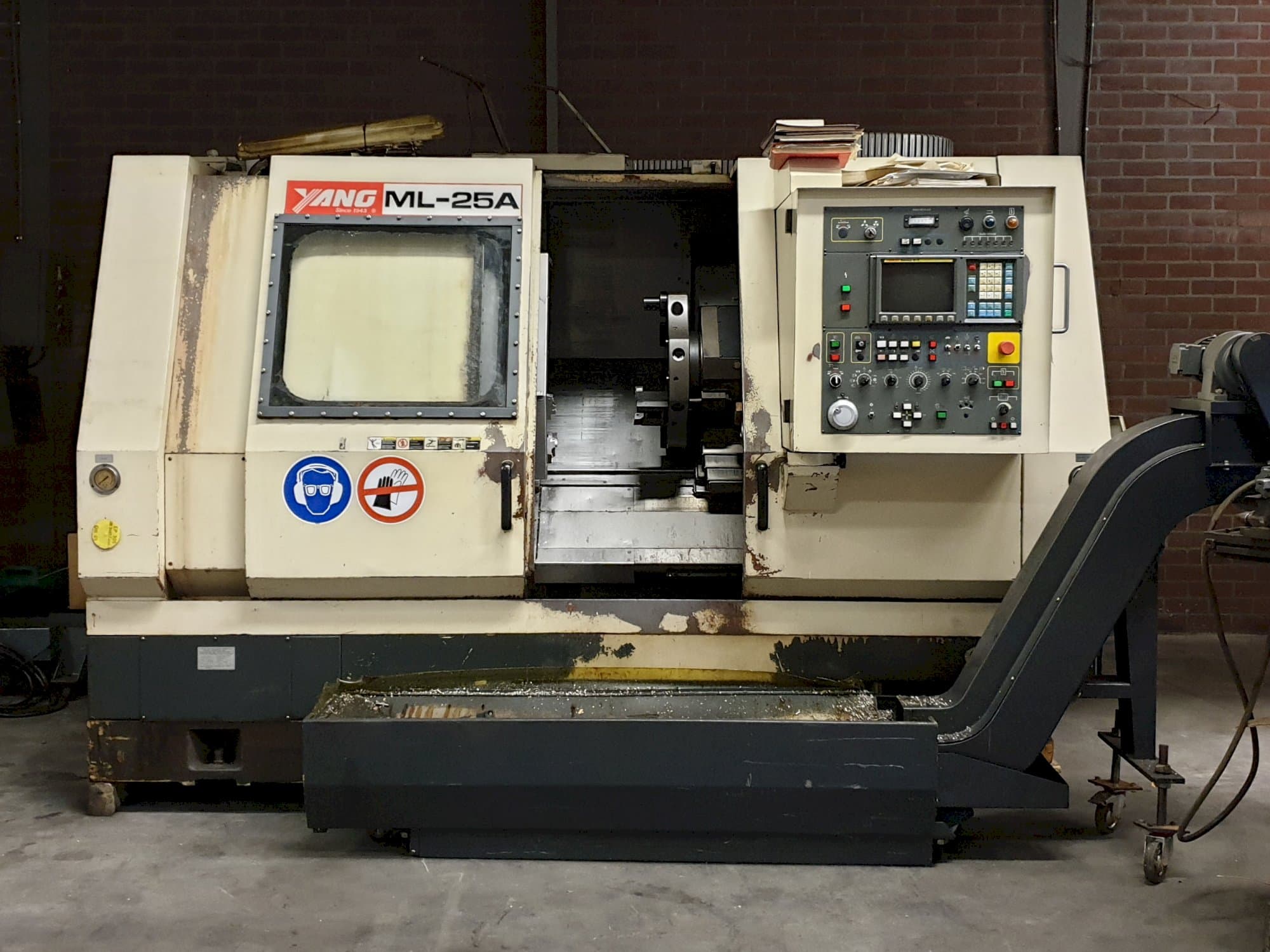 Yang ML - 25A Mašinos vaizdas iš priekio