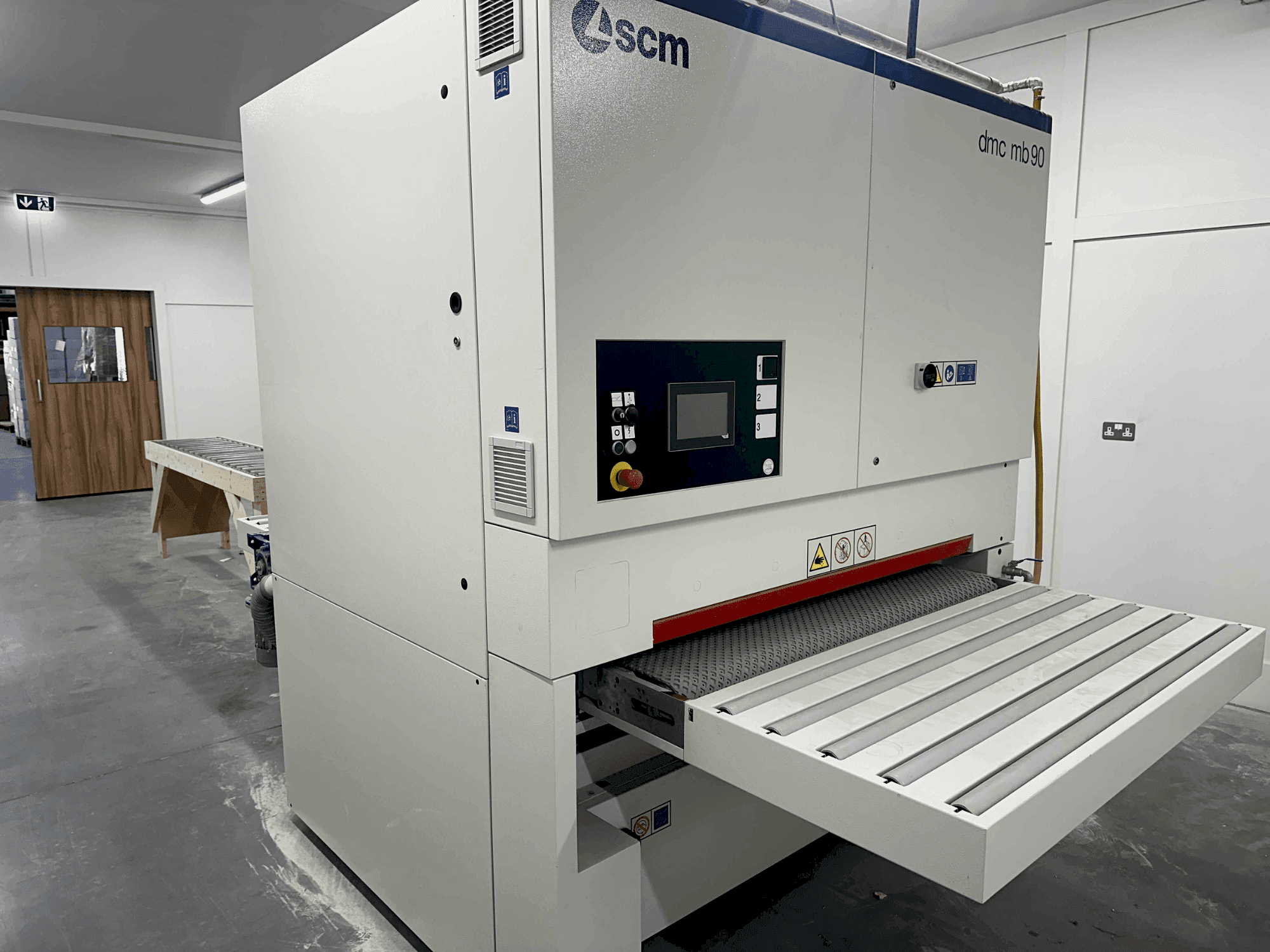 SCM DMC MB90 DBB135 Mašinos vaizdas iš priekio