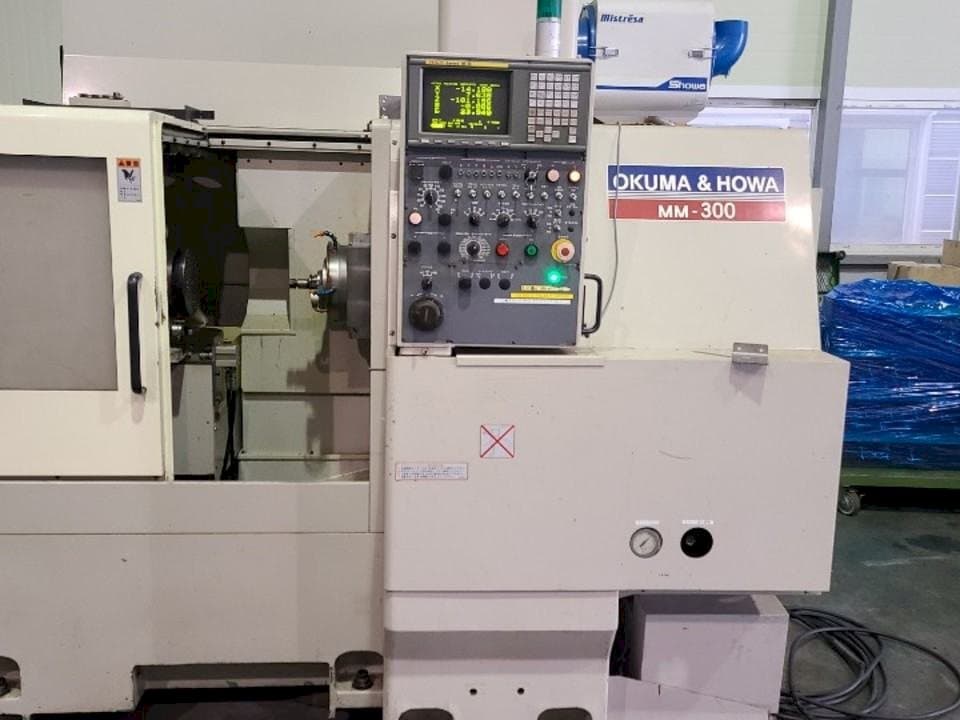 OKUMA&HOWA MM-300 Mašinos vaizdas iš priekio