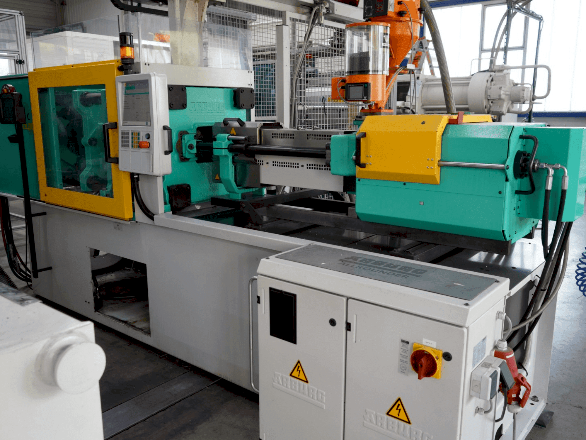 Arburg 470C 1500-400 Mašinos vaizdas iš priekio