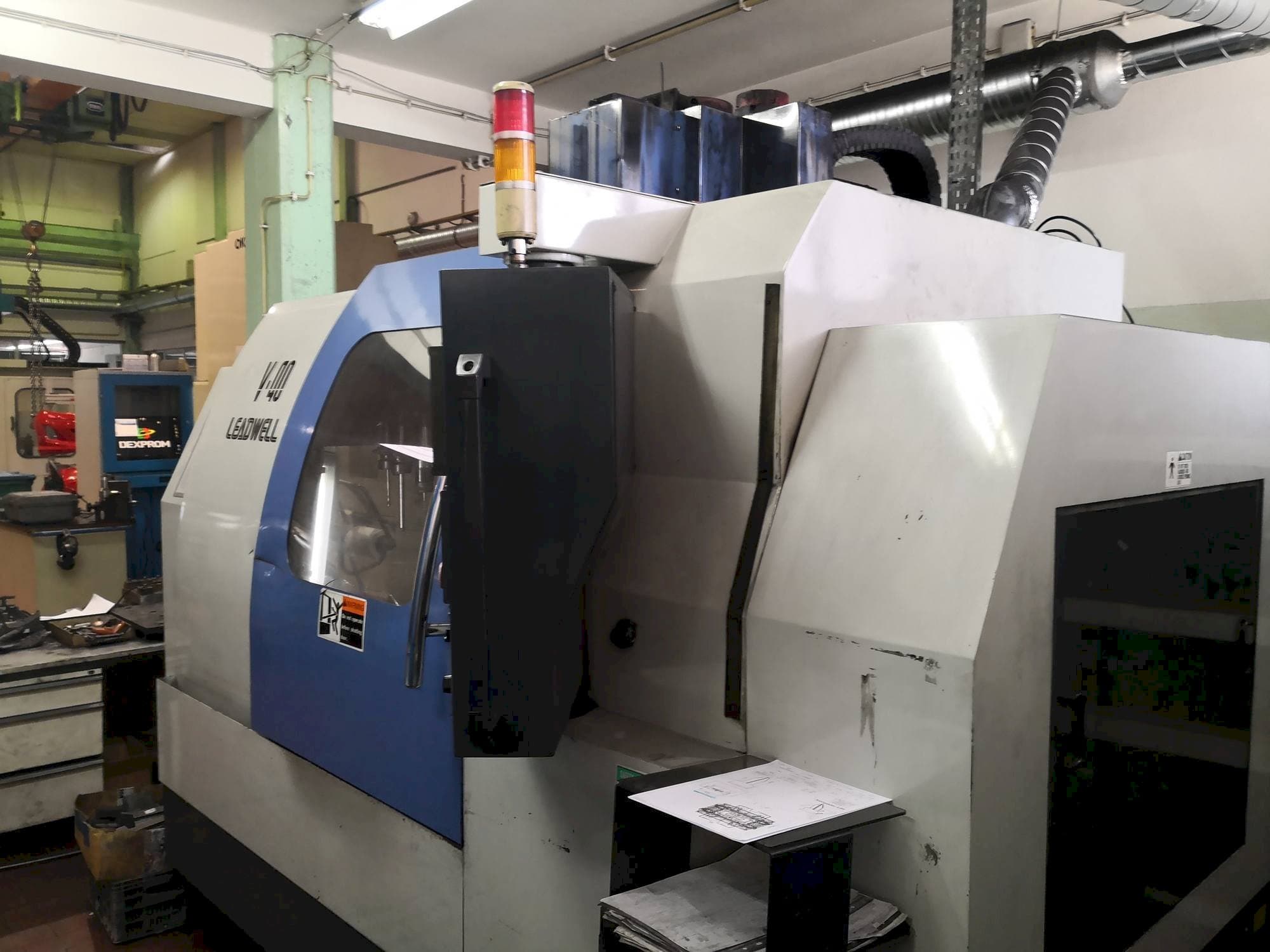 Leadwell V-40 Mašinos vaizdas iš priekio