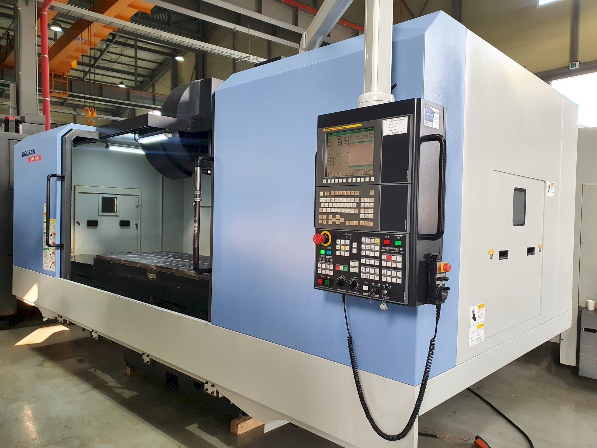 Doosan DNM 750L Mašinos vaizdas iš priekio