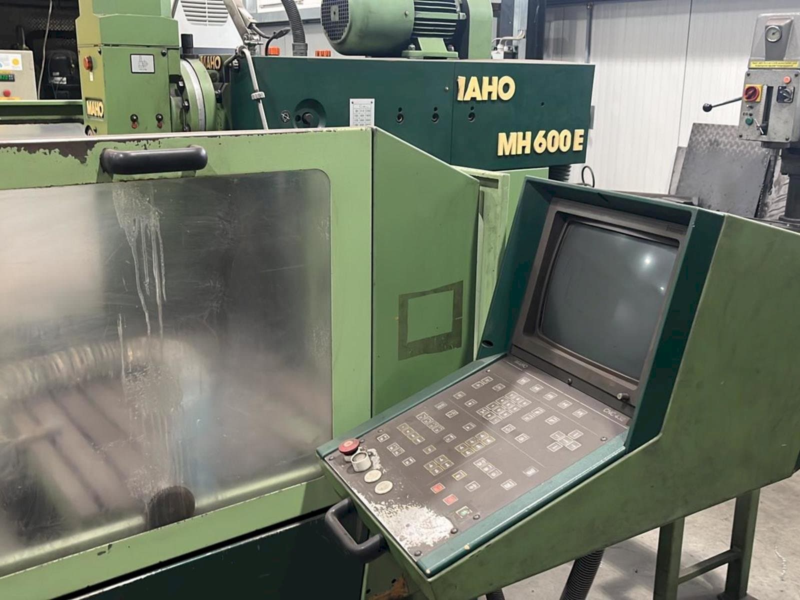 MAHO MH 600 E Mašinos vaizdas iš priekio