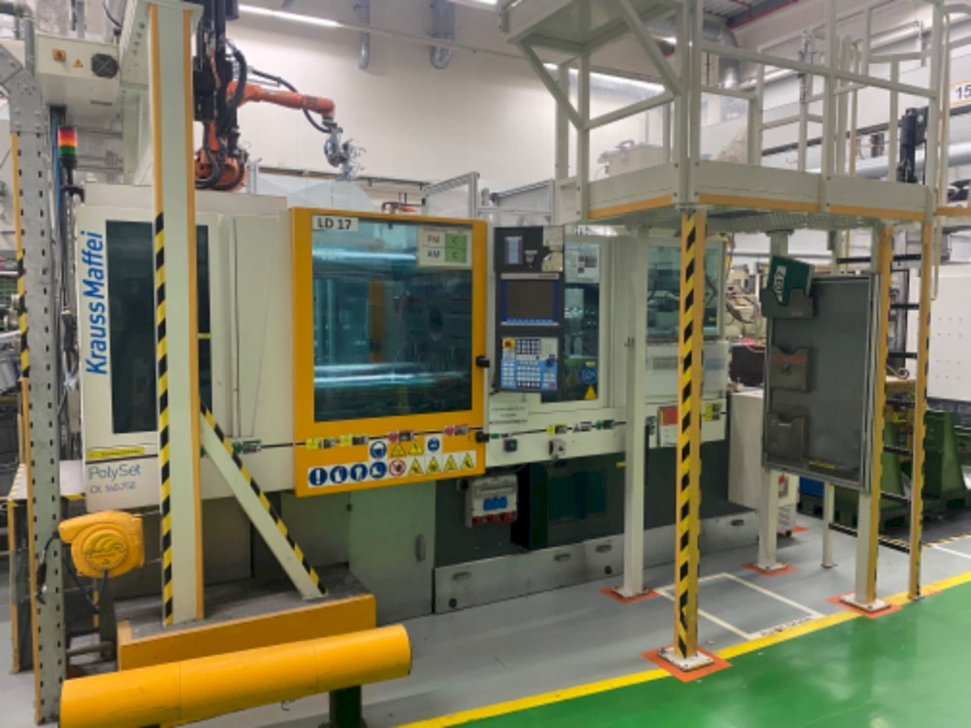 Krauss Maffei 160/750 CX POL Mašinos vaizdas iš priekio