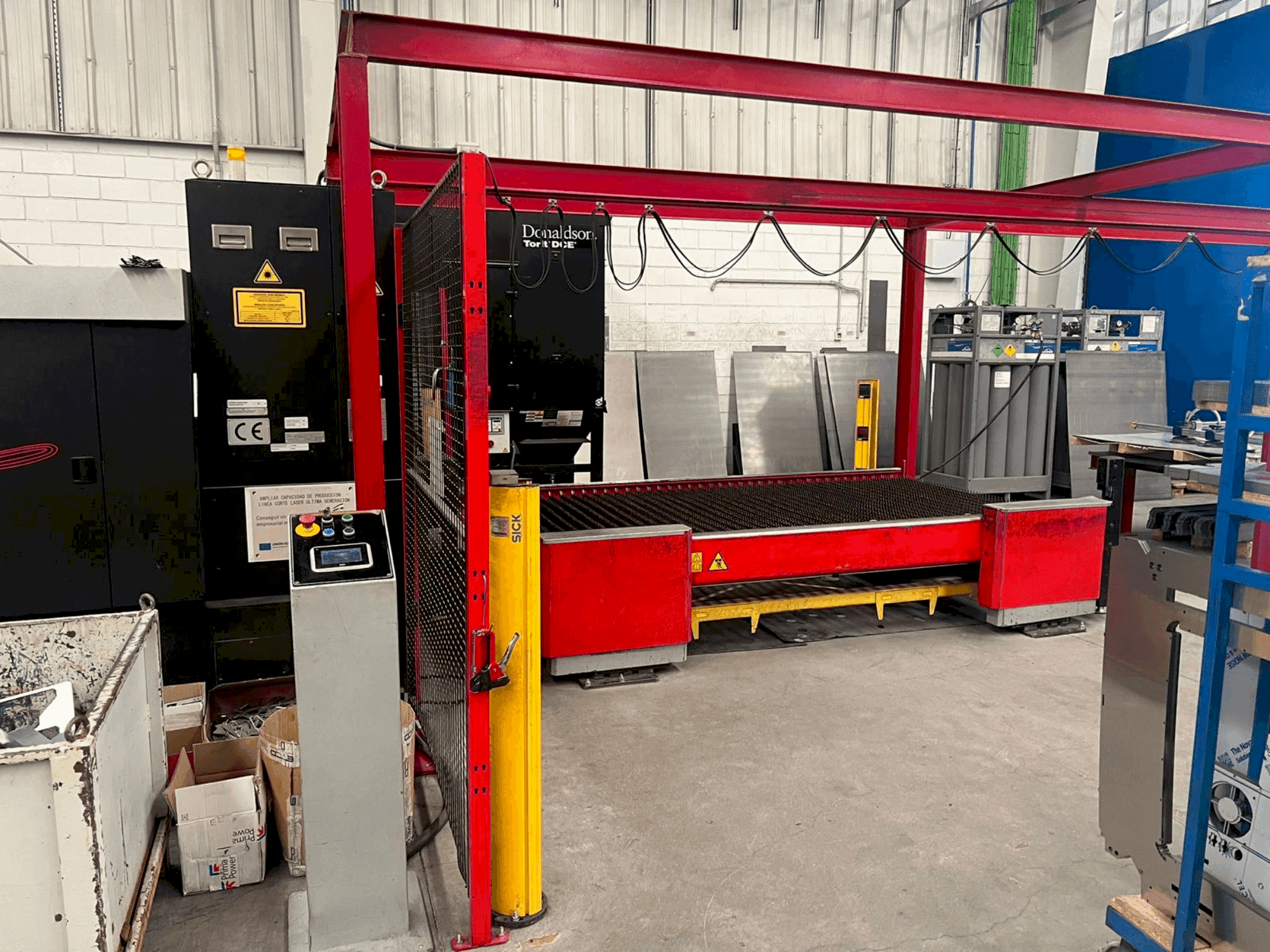 AMADA LCG 3015 AJ Mašinos vaizdas iš priekio