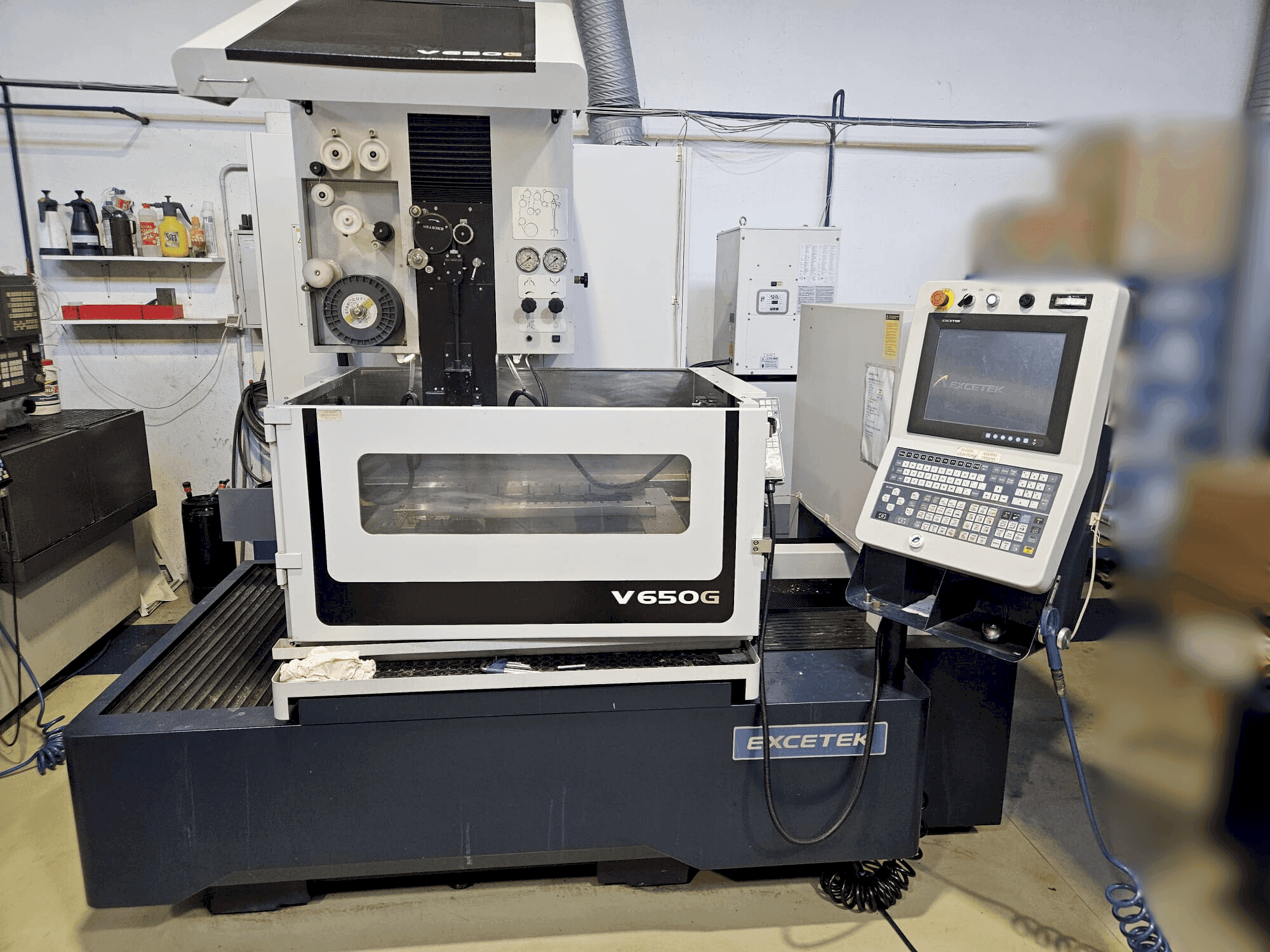 EXCETEK V650G Mašinos vaizdas iš priekio