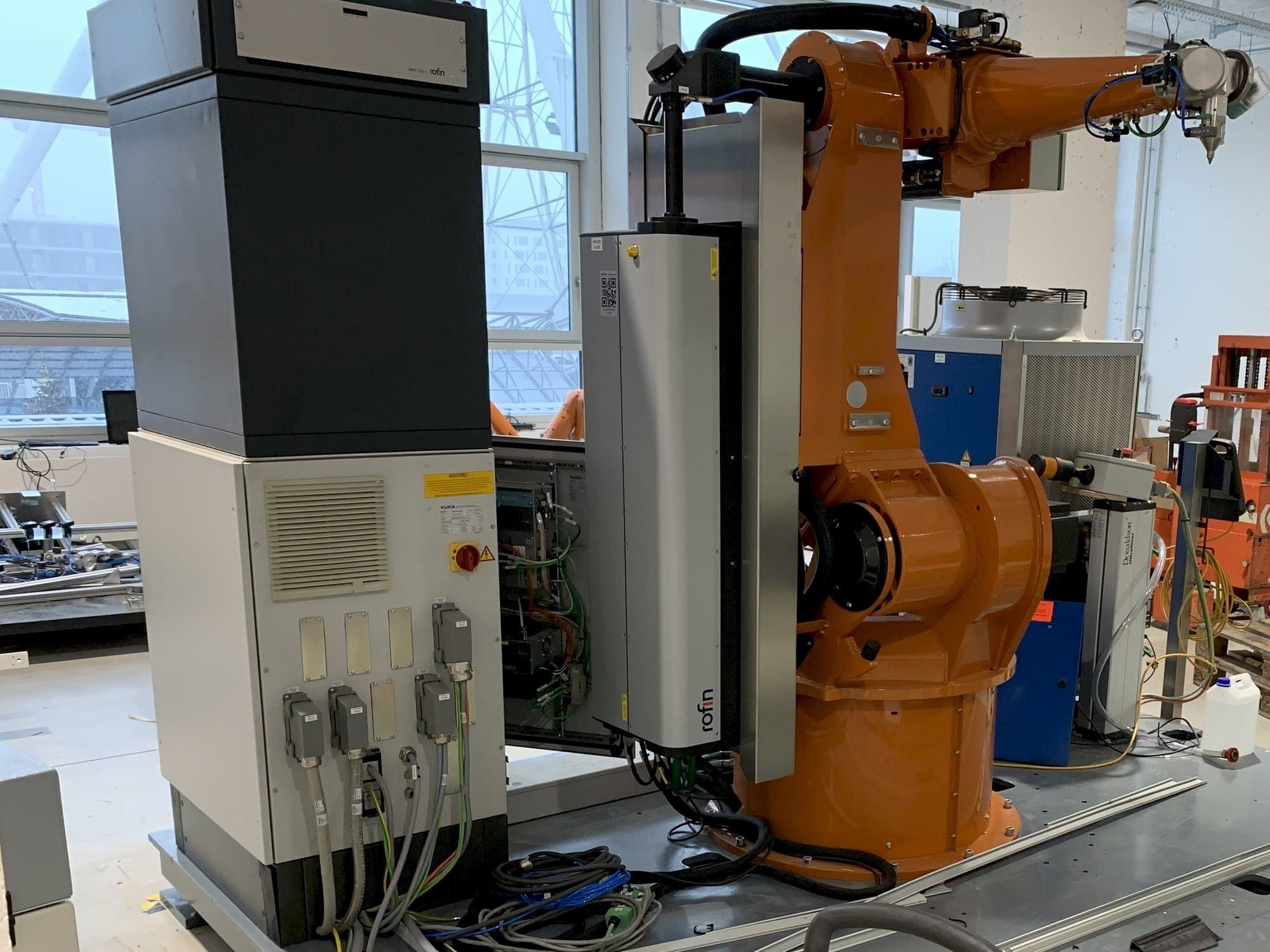 Reis Robotics Laserroboter RV6L Mašinos vaizdas iš priekio