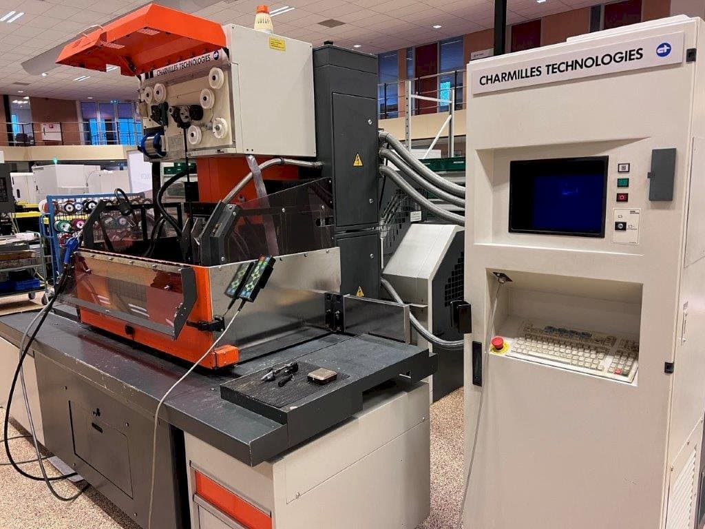 CHARMILLES Robofil FI6020 CSL2 Mašinos vaizdas iš priekio