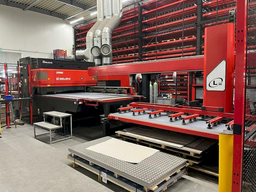 AMADA LC2415 a IV NT Mašinos vaizdas iš priekio
