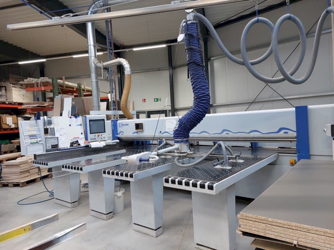 HOLZMA HPP 380 Mašinos vaizdas iš priekio