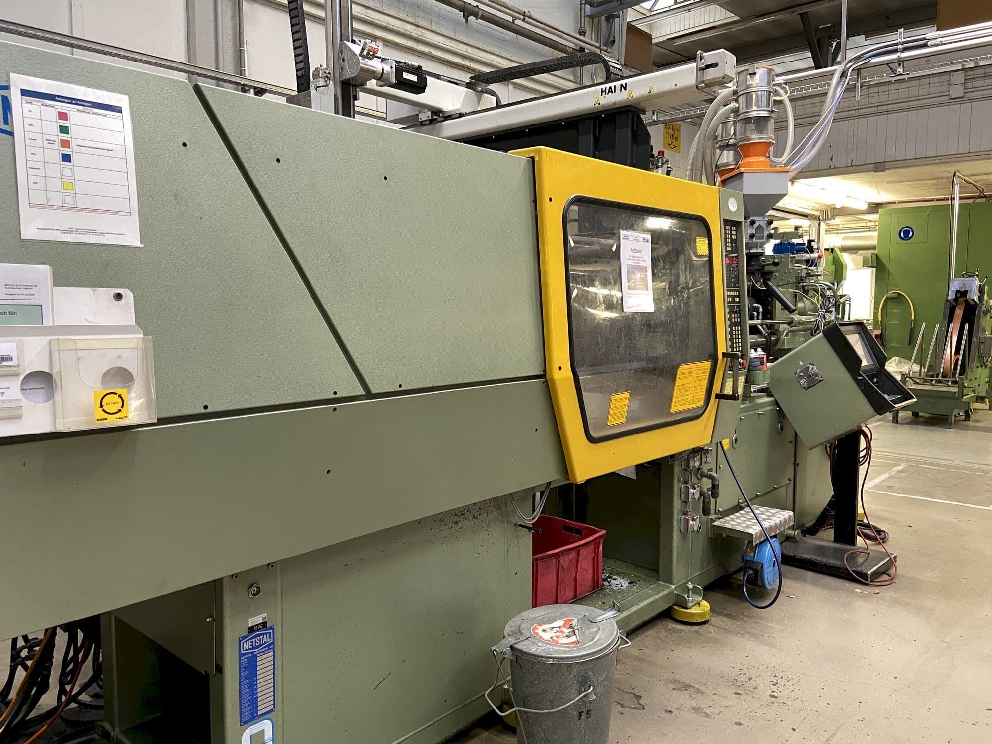 Netstal Synergy 1500K/460 Mašinos vaizdas iš priekio