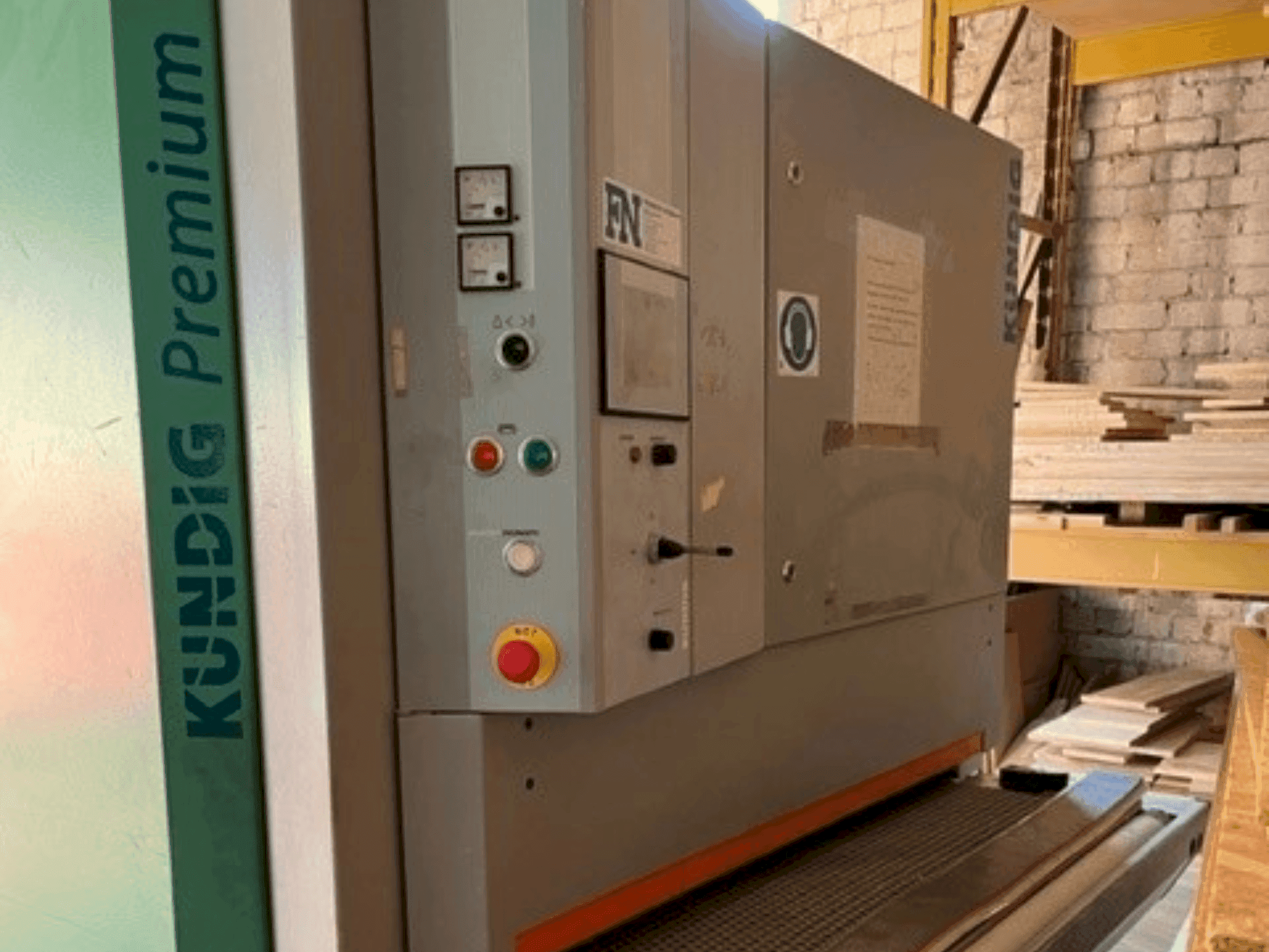 Kundig Premium 2 1100-RE Mašinos vaizdas iš priekio