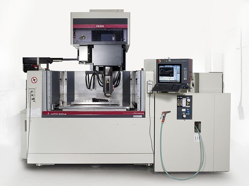 Mitsubishi FA 30S Advance Mašinos vaizdas iš priekio