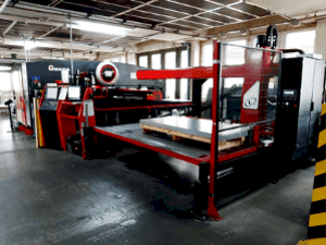 AMADA EMK 3610NT Mašinos vaizdas iš priekio