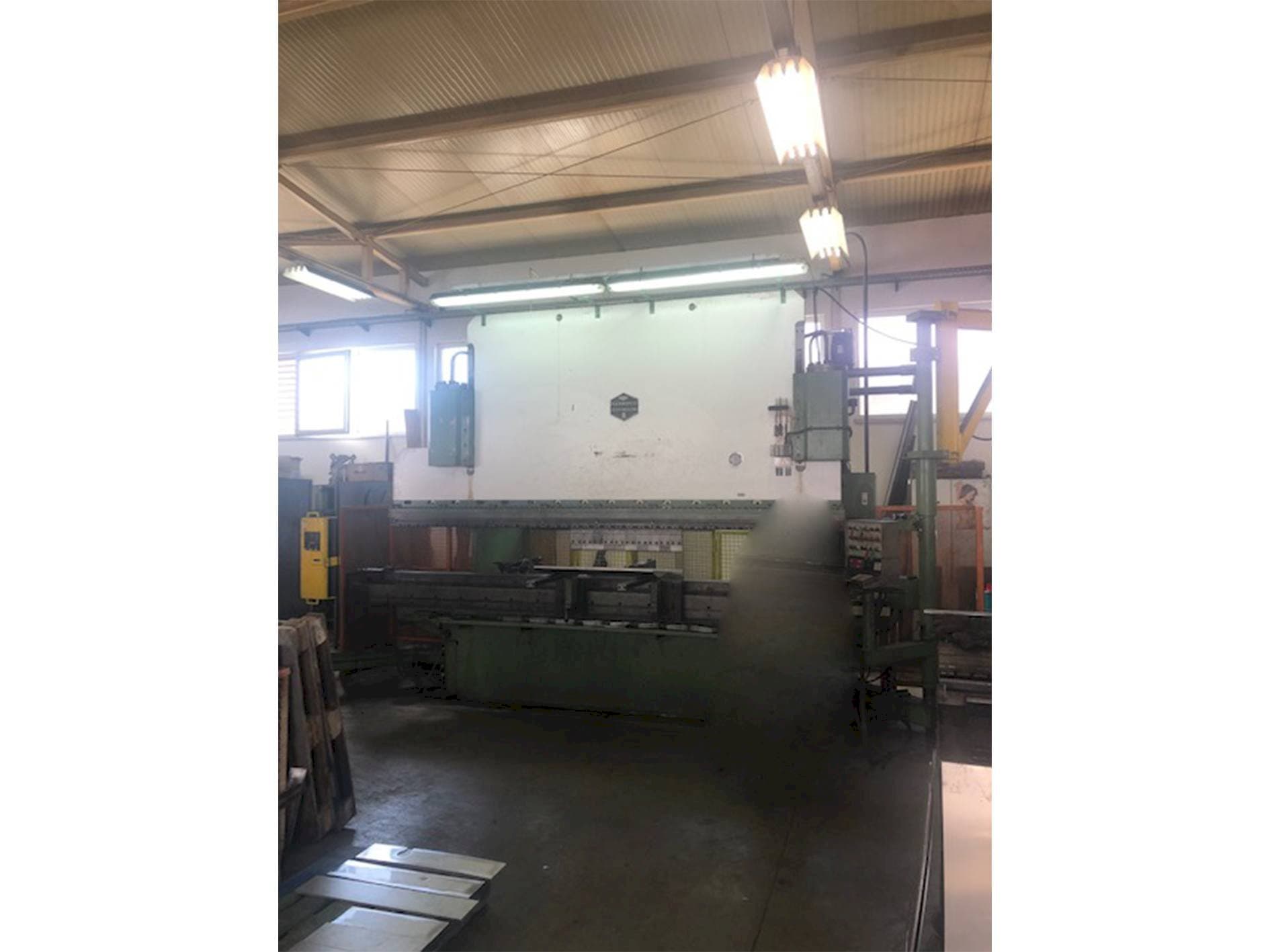 HAMMERLE AP CNC 200 SID Mašinos vaizdas iš priekio