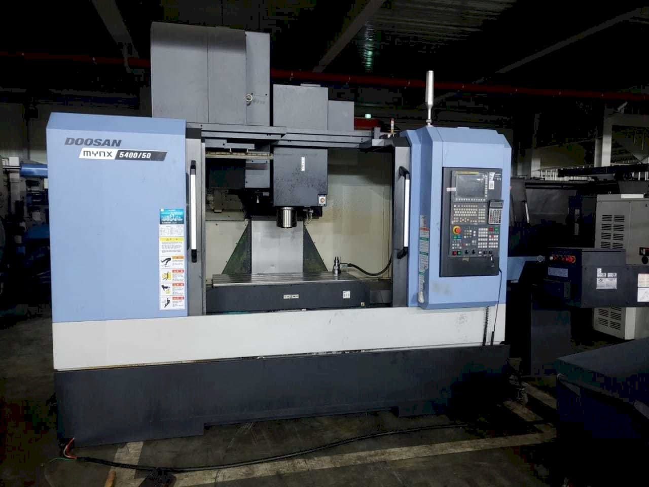 Doosan MYNX 5400/50 Mašinos vaizdas iš priekio
