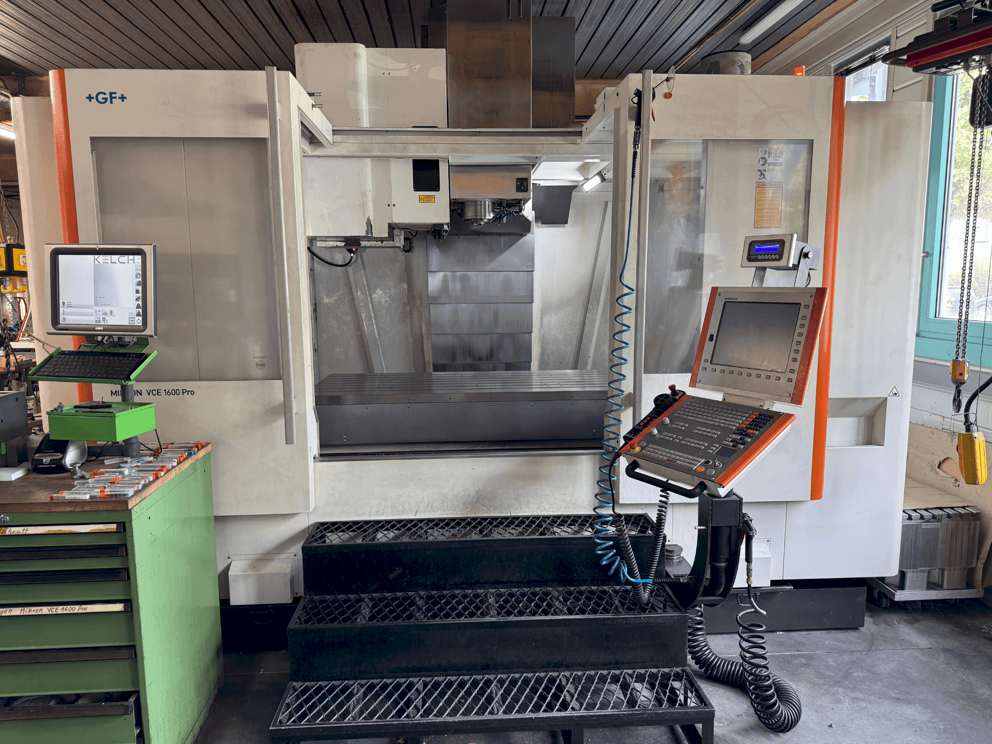 MIKRON VCE 1600 PRO Mašinos vaizdas iš priekio