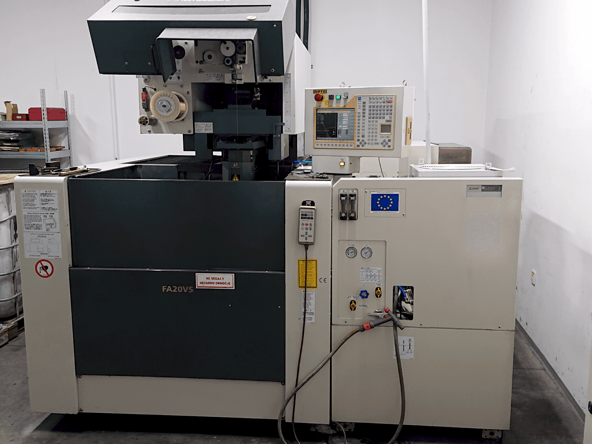 Mitsubishi Electric FA20-VS Mašinos vaizdas iš priekio