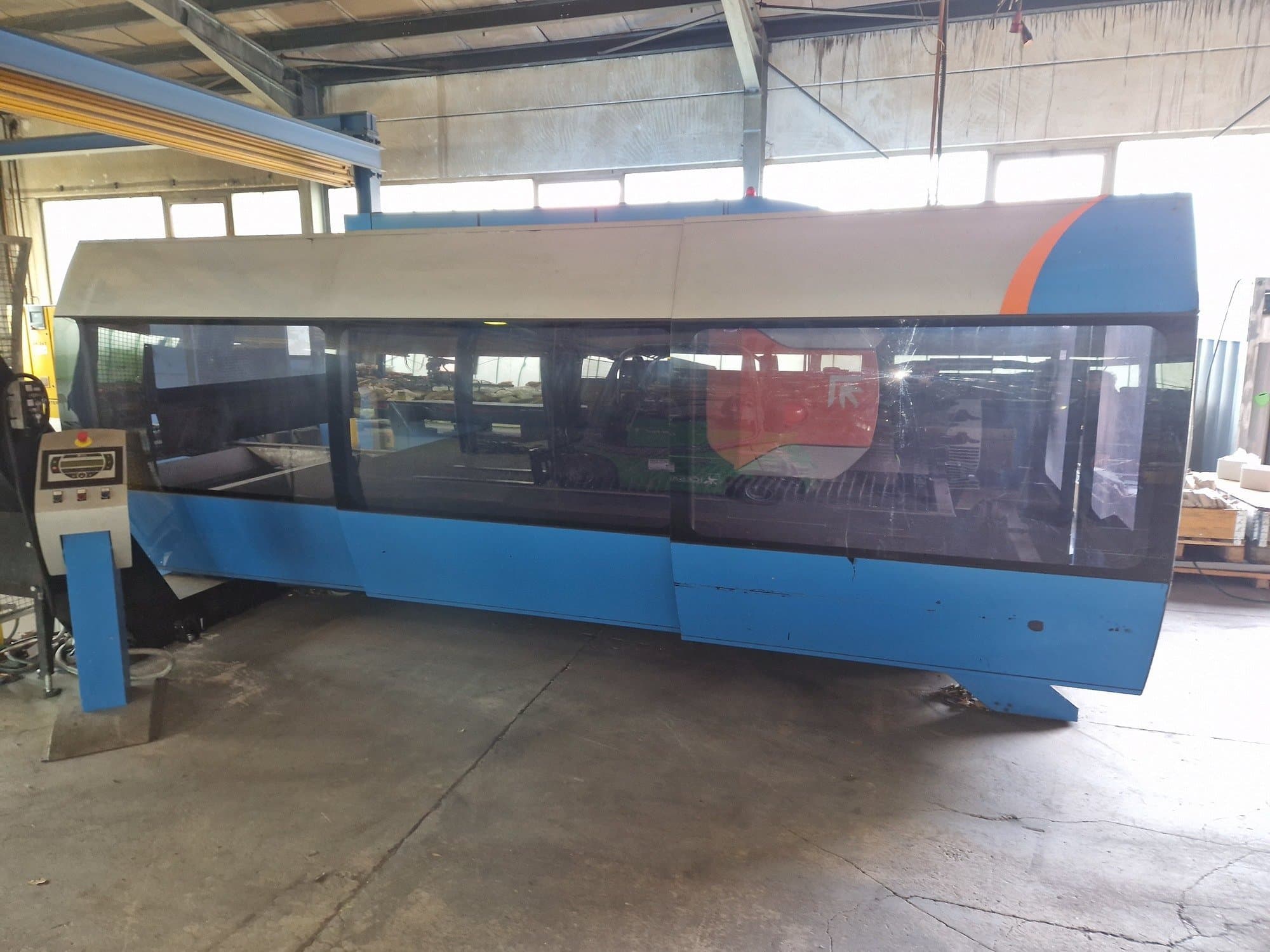 Prima Power CP 4000 Zaphiro Mašinos vaizdas iš priekio