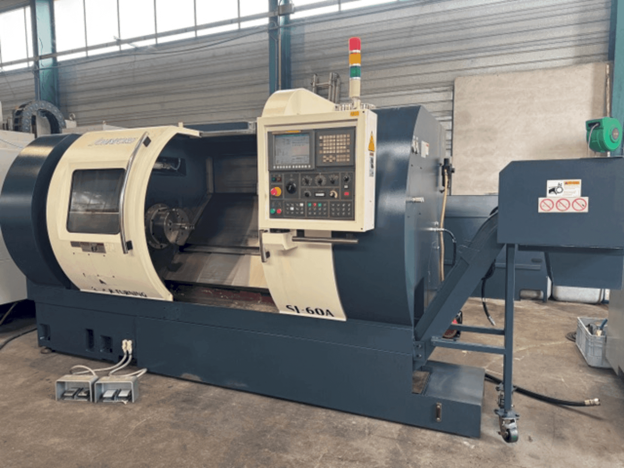 Johnford SL 60A CS Mašinos vaizdas iš priekio