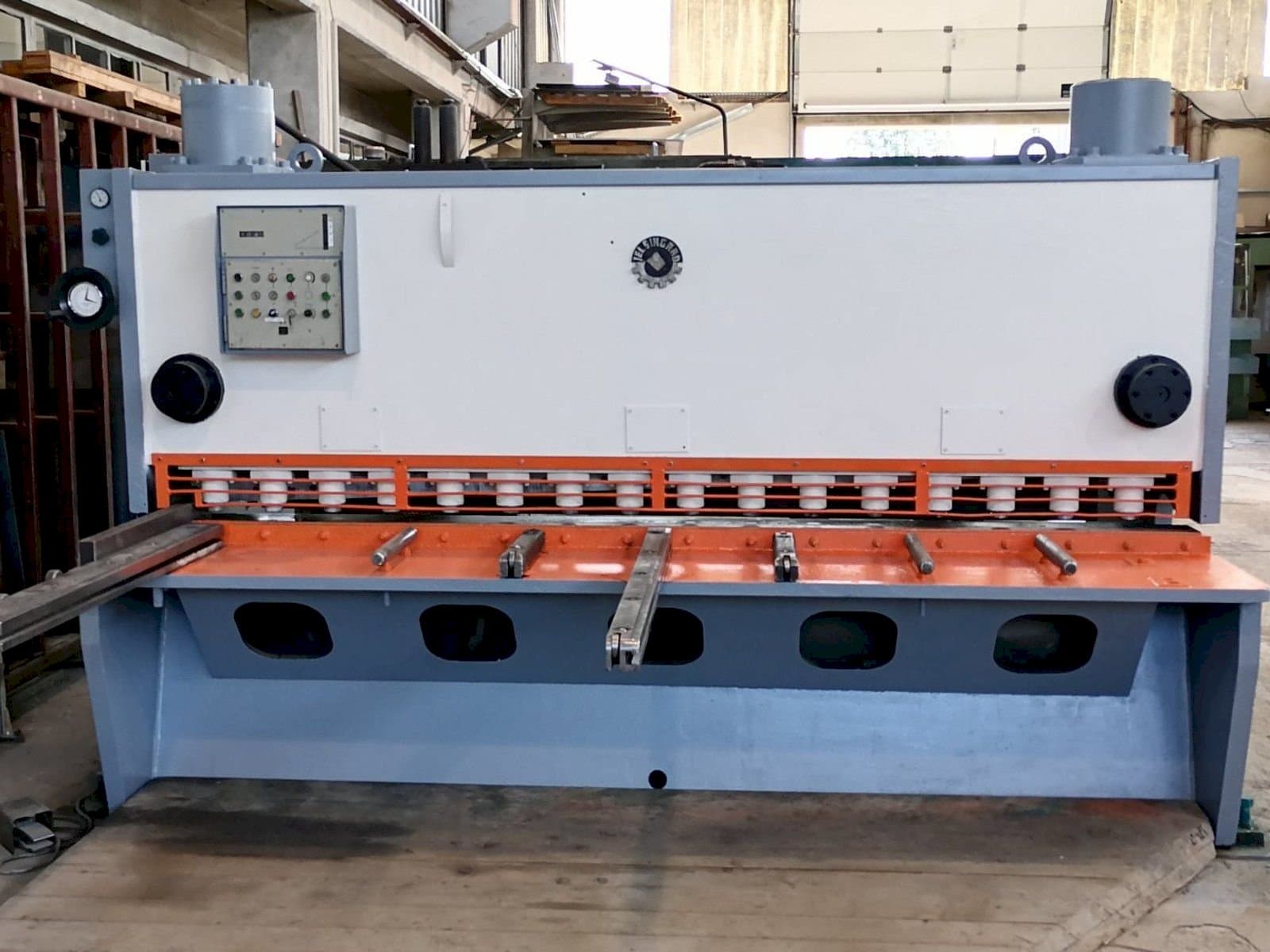 Jelšingrad MVCS 3100/13 Mašinos vaizdas iš priekio