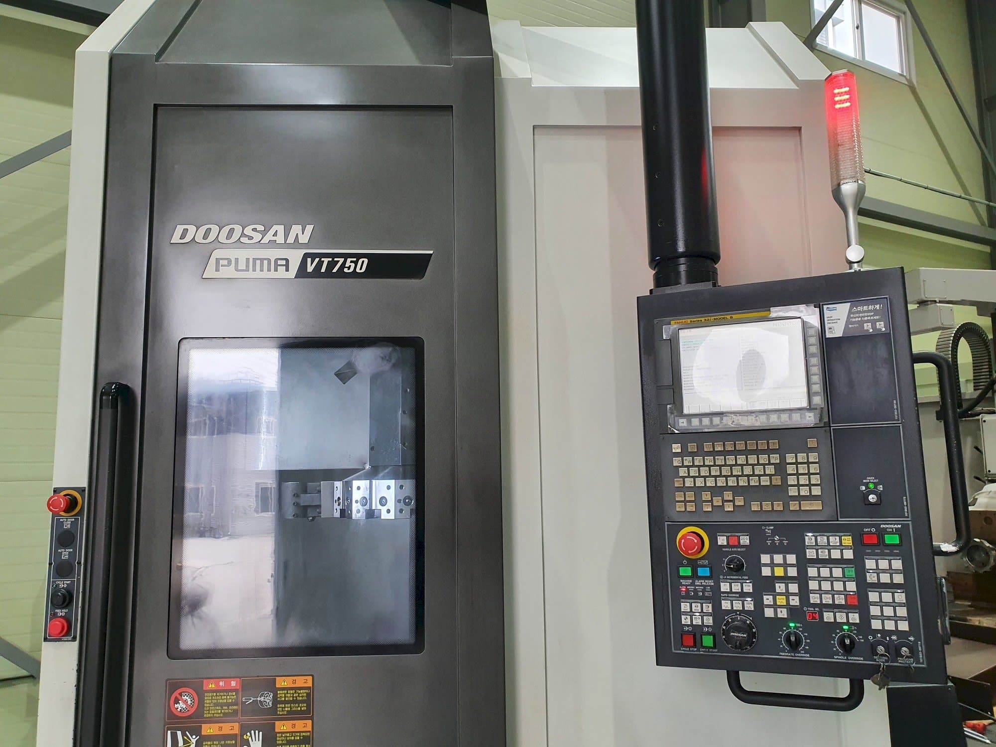 Doosan VT750 Mašinos vaizdas iš priekio