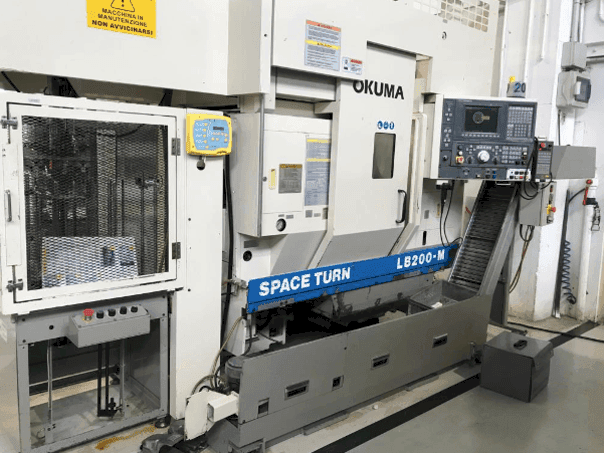 Okuma LB 200 M Mašinos vaizdas iš priekio
