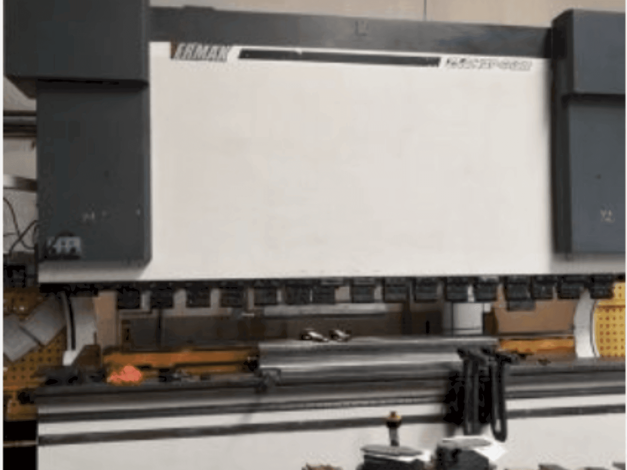 ERMAK CNC HAP 4100x400 Mašinos vaizdas iš priekio