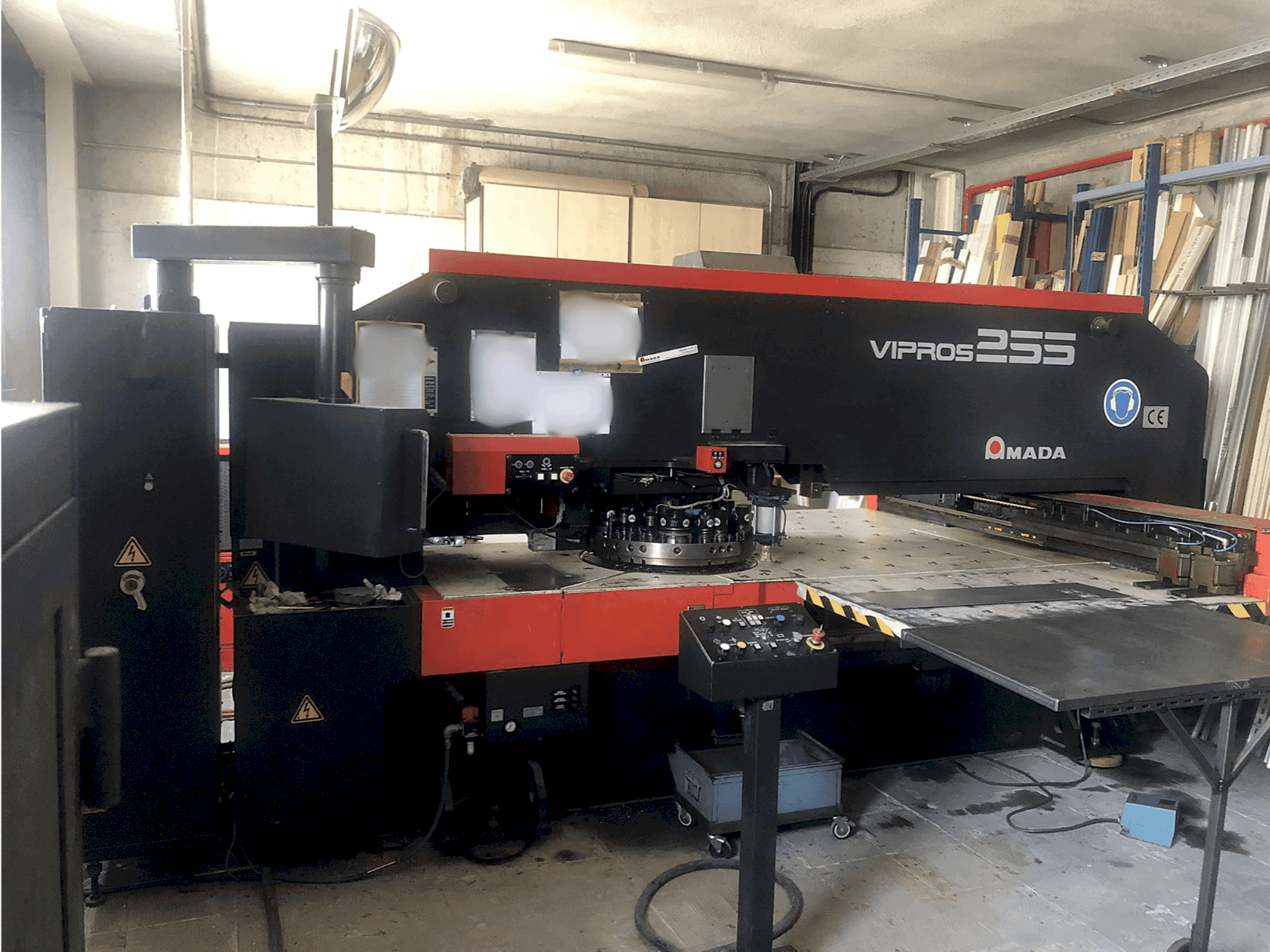 AMADA Vipros 255 Mašinos vaizdas iš priekio