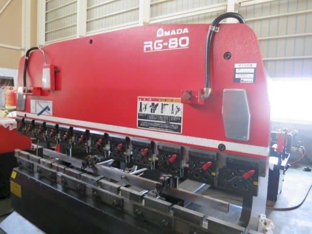 AMADA RG-80 ABG Mašinos vaizdas iš priekio