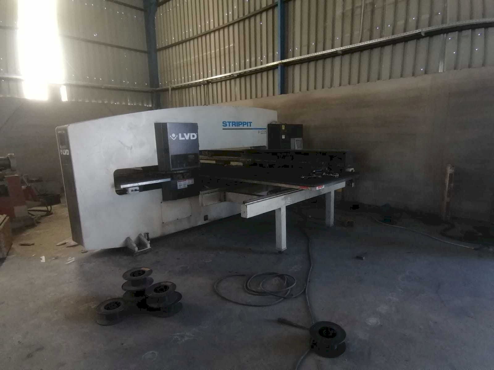 LVD P-1225 Mašinos vaizdas iš priekio