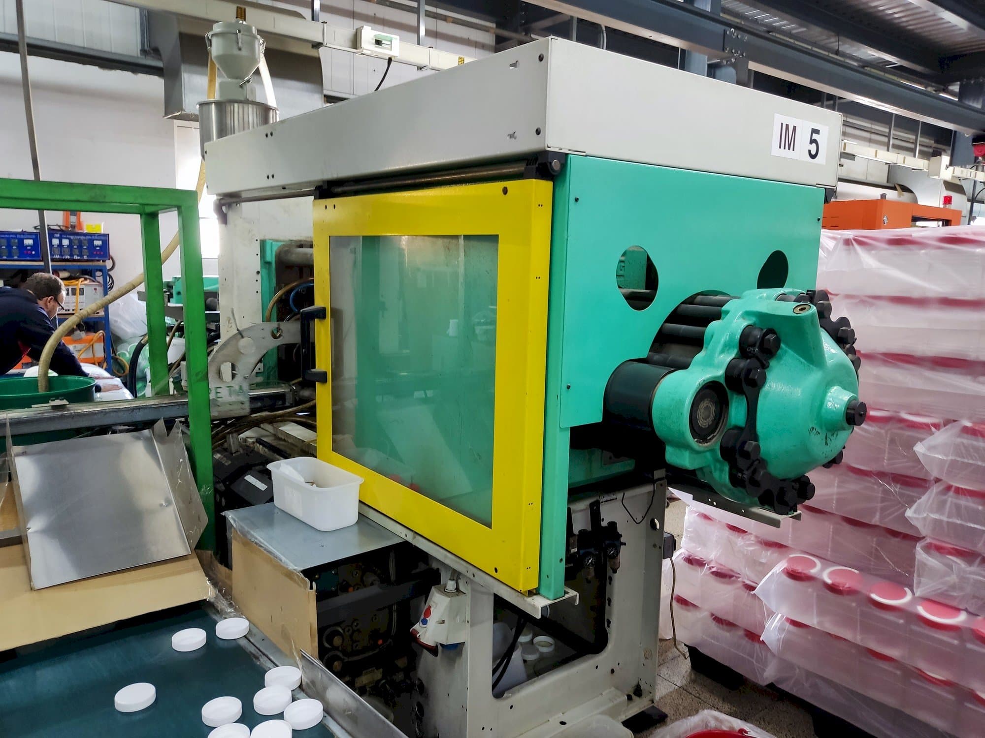 Arburg 470C 1500-675 Mašinos vaizdas iš priekio