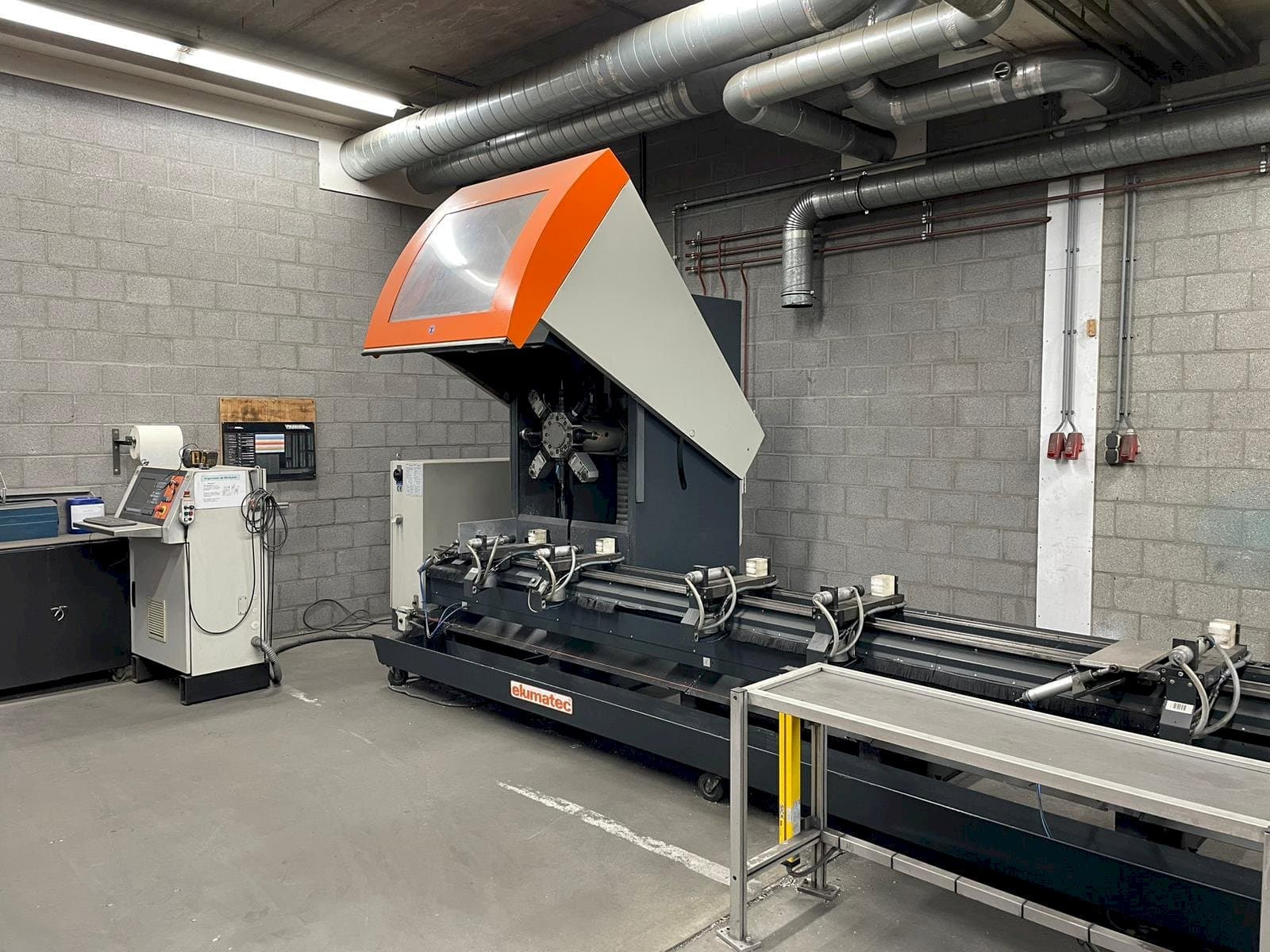 Elumatec RBF 8 Mašinos vaizdas iš priekio