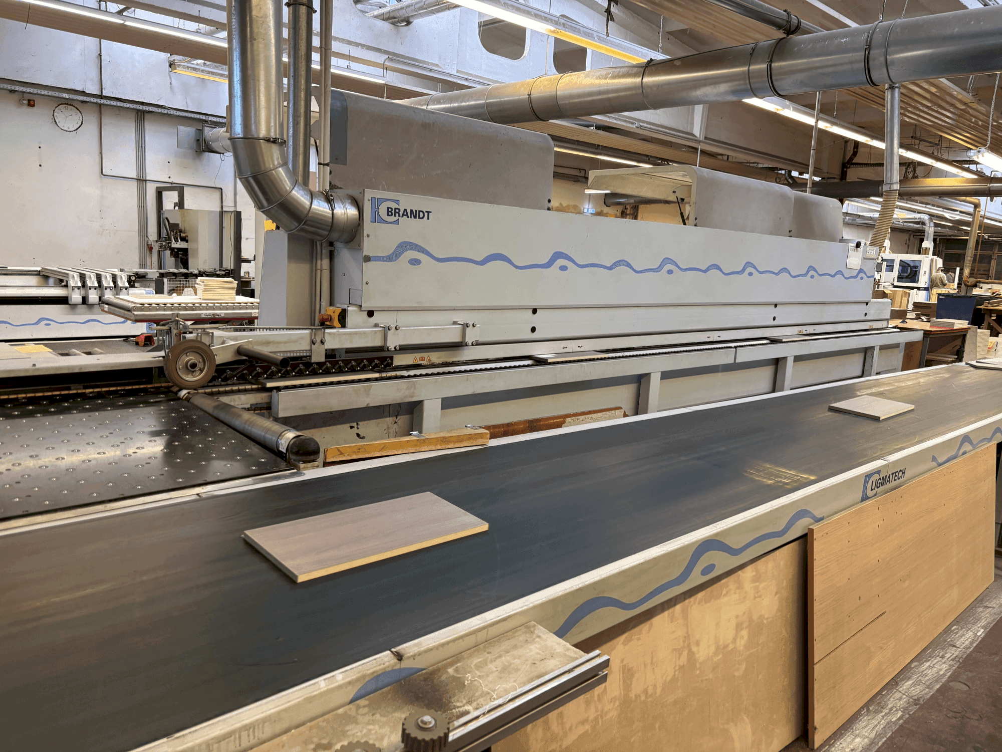 BRANDT KDF 680 Mašinos vaizdas iš priekio