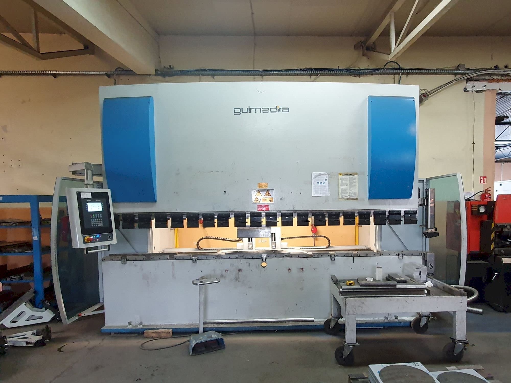 ADIRA PMO-16040PLS Mašinos vaizdas iš priekio