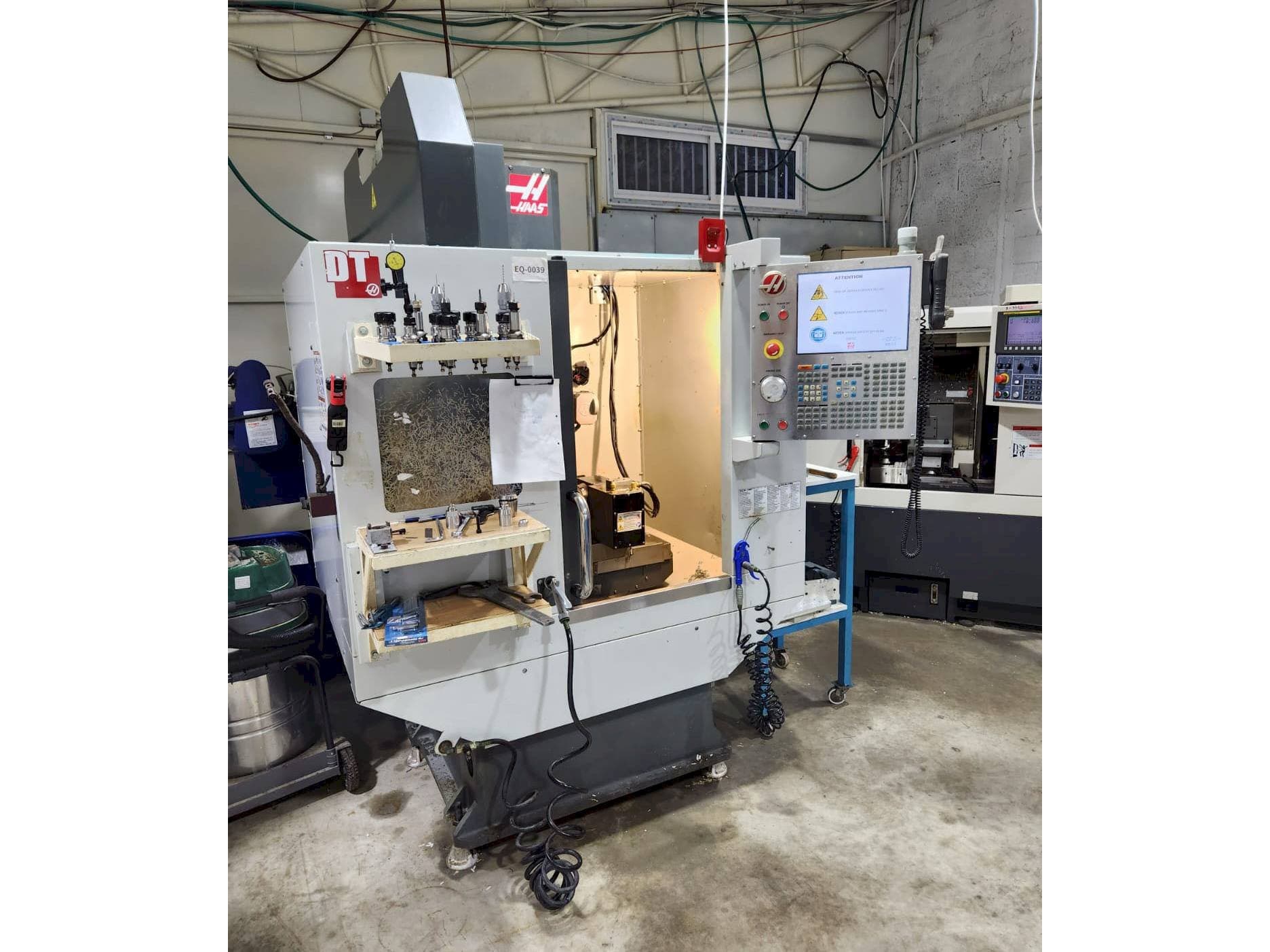 HAAS DT-1 Mašinos vaizdas iš priekio