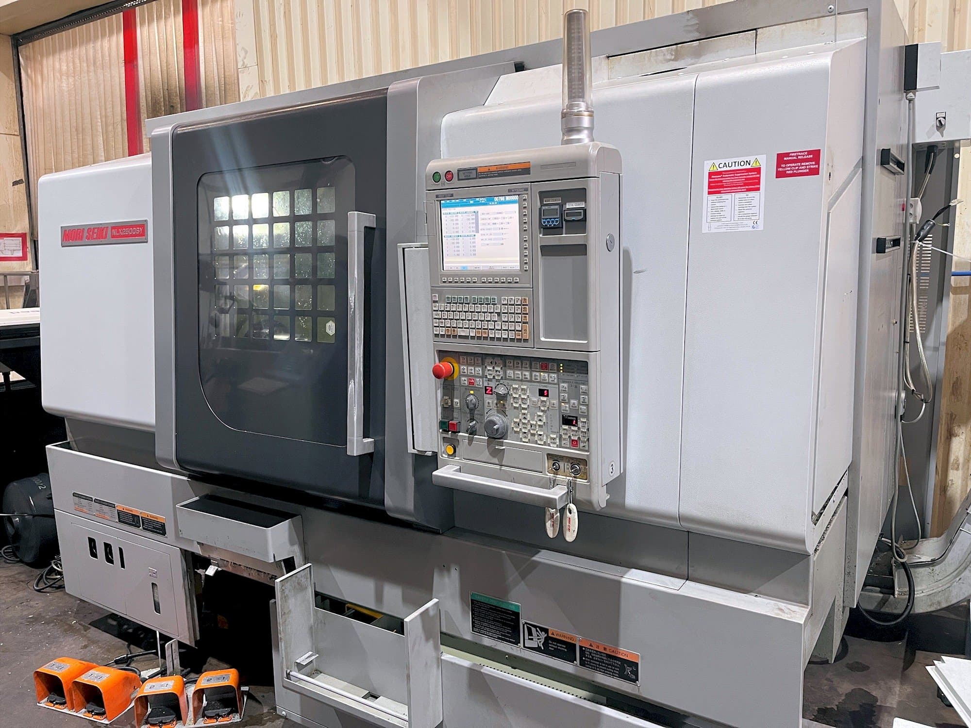 MORI SEIKI NL X2500SY/700 Mašinos vaizdas iš priekio