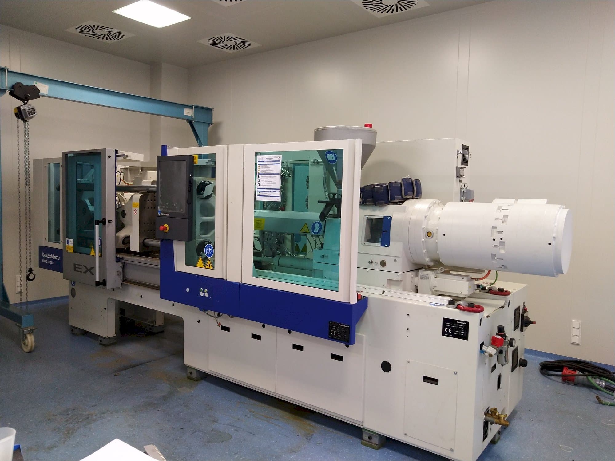 Krauss Maffei 80-380 EX Mašinos vaizdas iš priekio