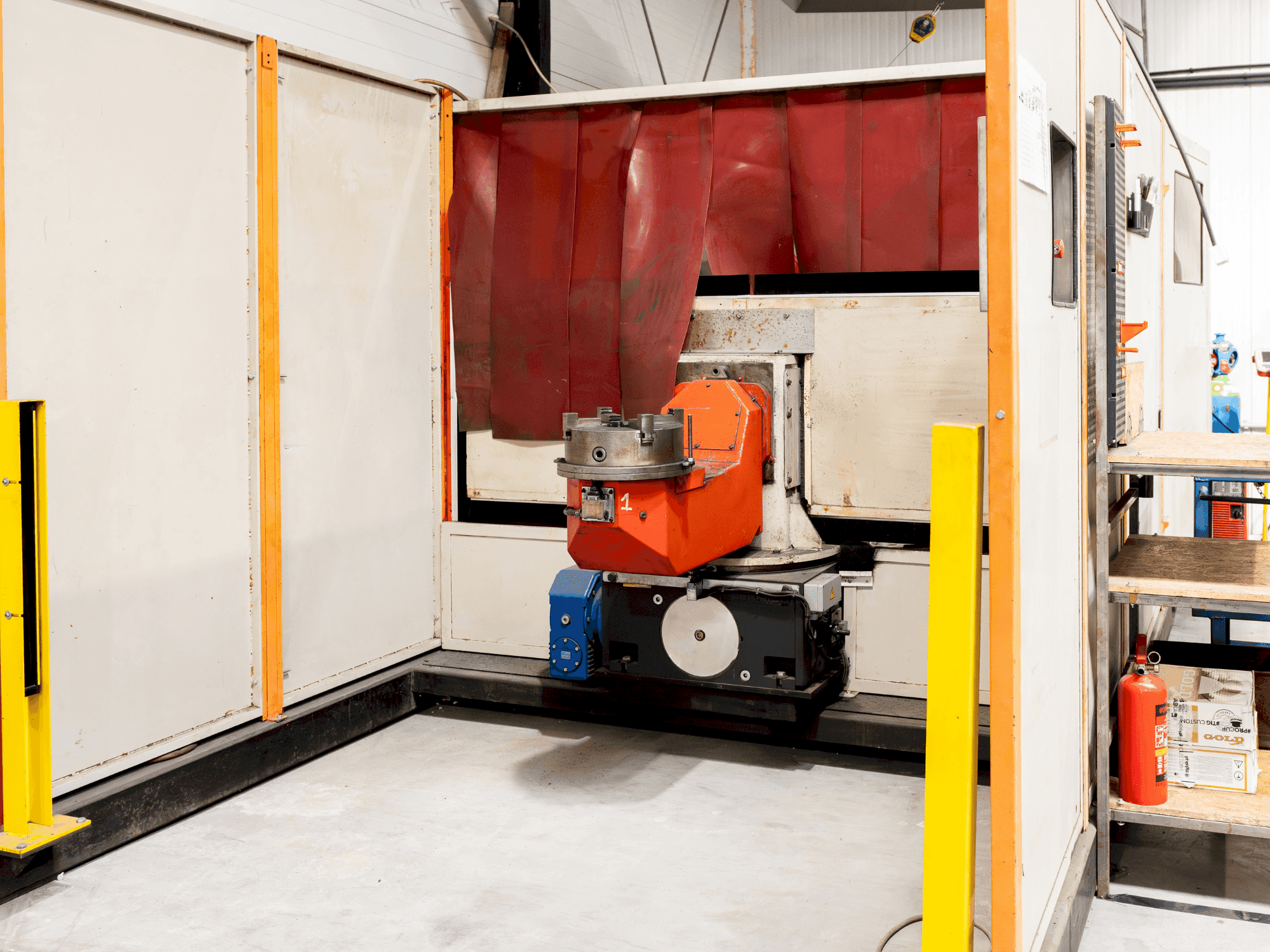 IGM MA30 with KUKA robot Mašinos vaizdas iš priekio