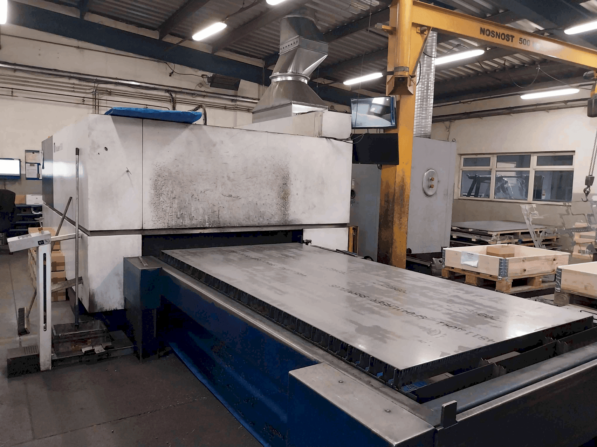 TRUMPF TruLaser 5030 (L68) Mašinos vaizdas iš priekio