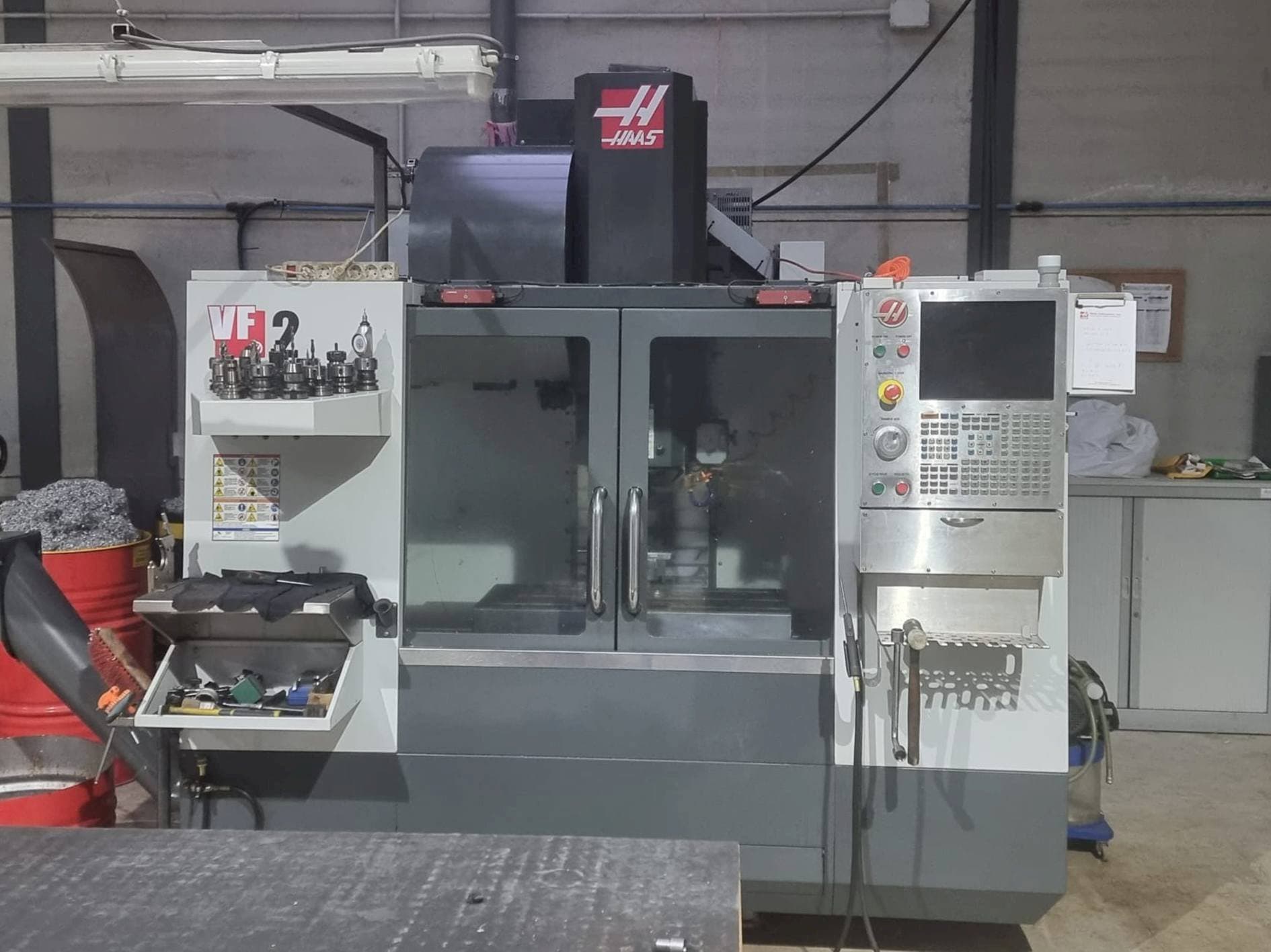 HAAS VF-2 Mašinos vaizdas iš priekio