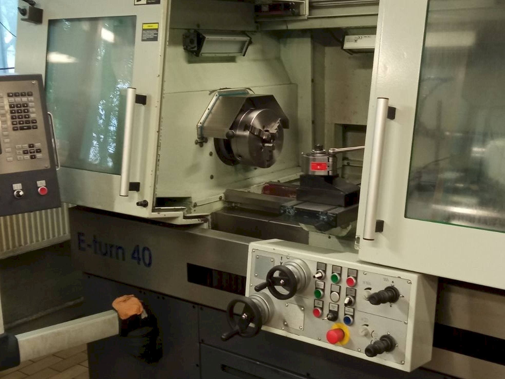 Avia E-turn 40 Mašinos vaizdas iš priekio