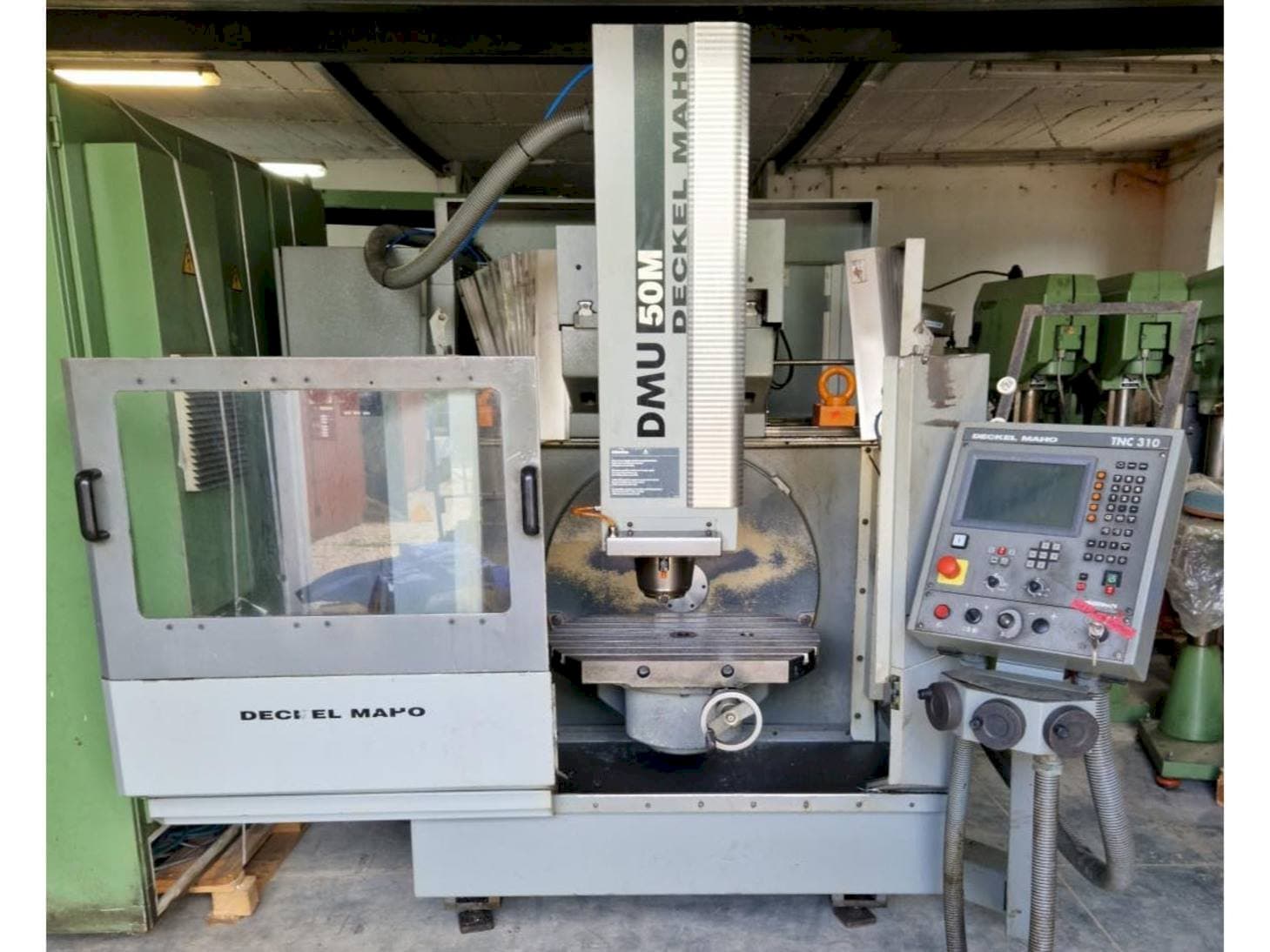 DECKEL MAHO DMU 50M Mašinos vaizdas iš priekio