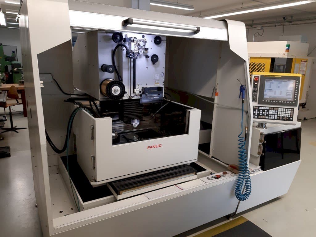 FANUC Robocut Alpha-1iD Mašinos vaizdas iš priekio